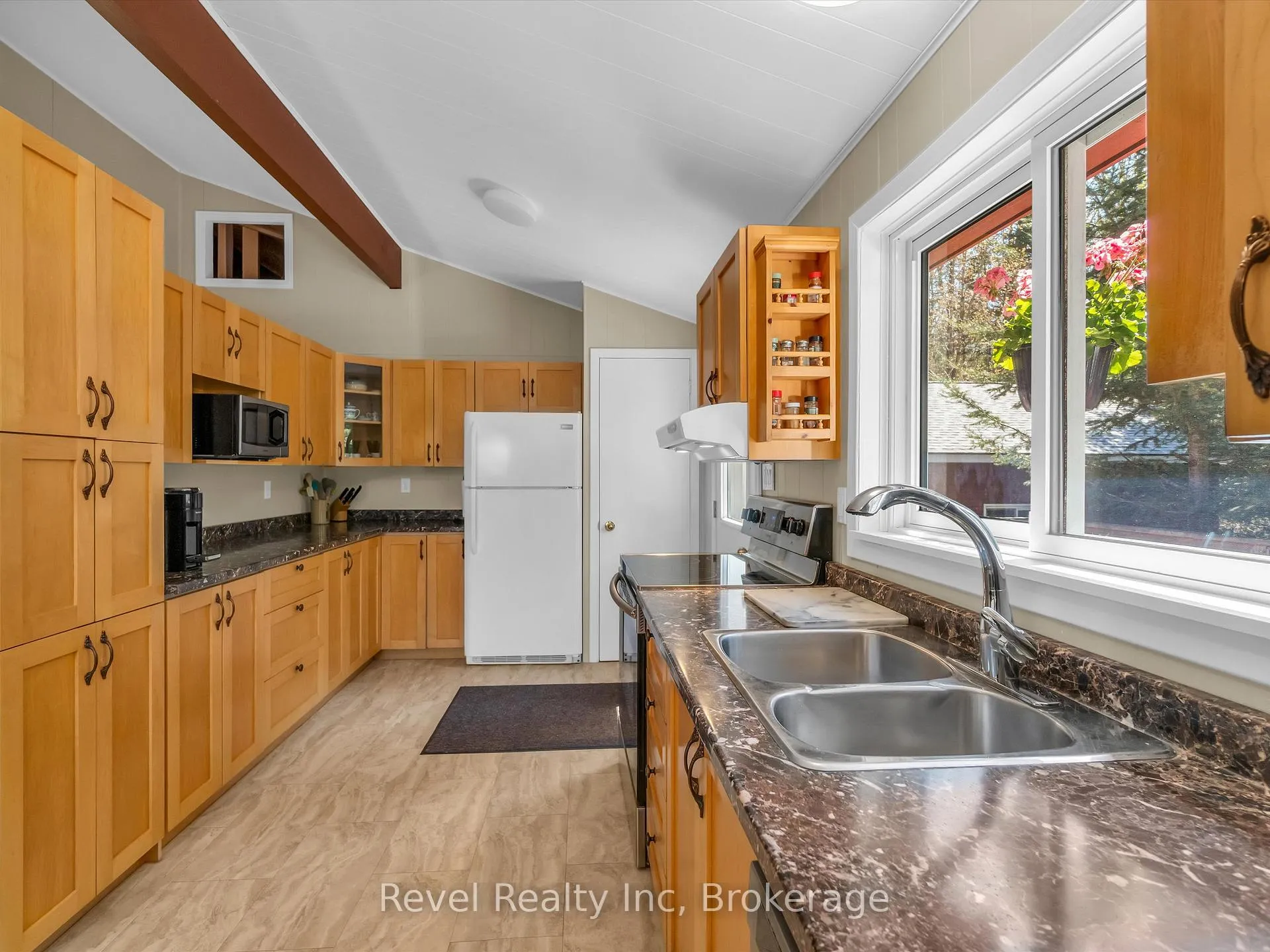 Photo 5 of 1234 Miriam Drive, Bracebridge, Oakley — HOMEH