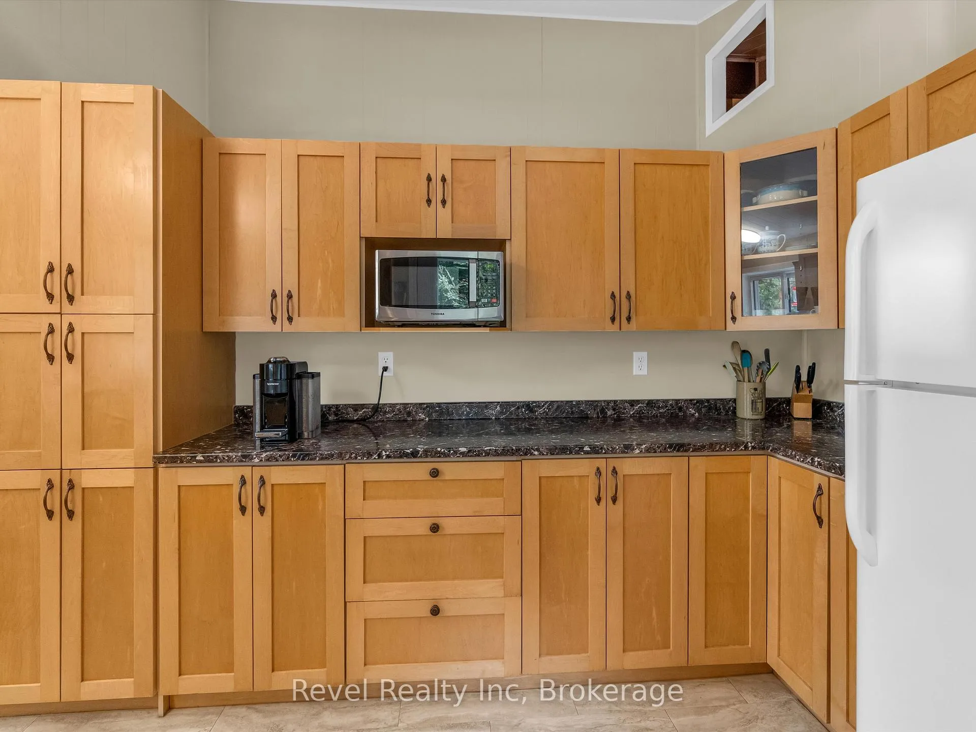 Photo 6 of 1234 Miriam Drive, Bracebridge, Oakley — HOMEH