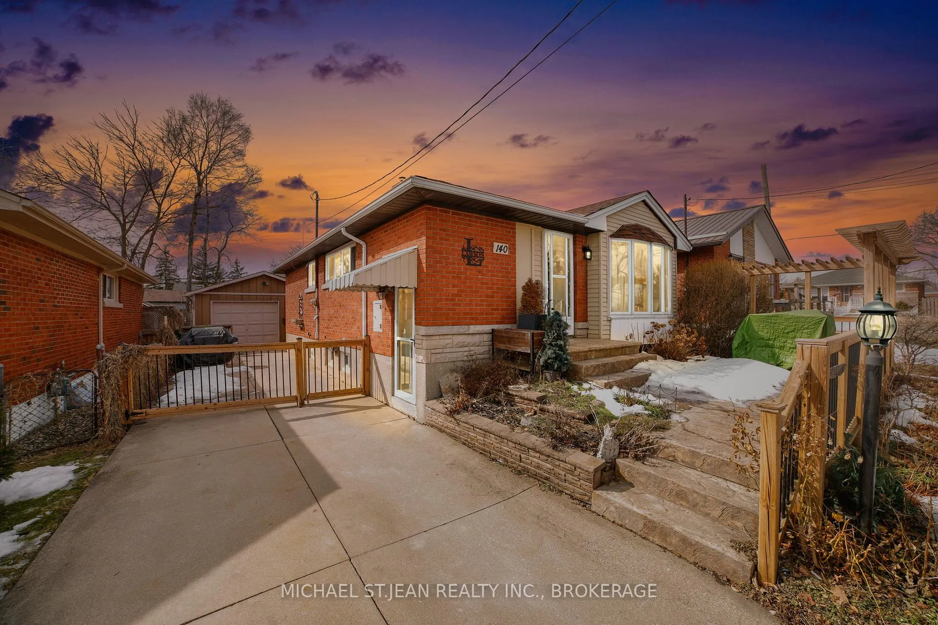 Photo 1 of 140 Burkholder Drive, Hamilton, Burkholme — HOMEH