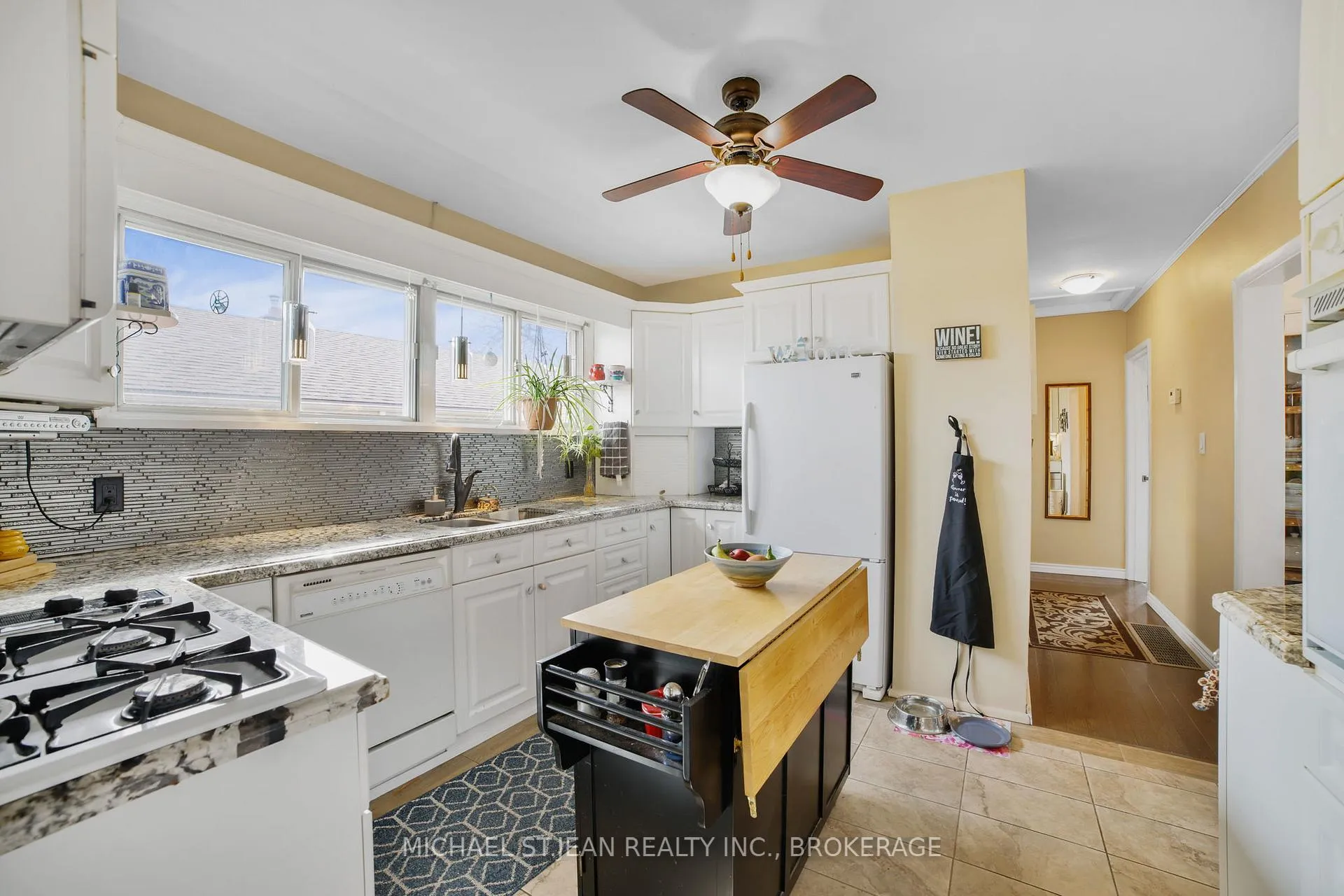 Photo 15 of 140 Burkholder Drive, Hamilton, Burkholme — HOMEH