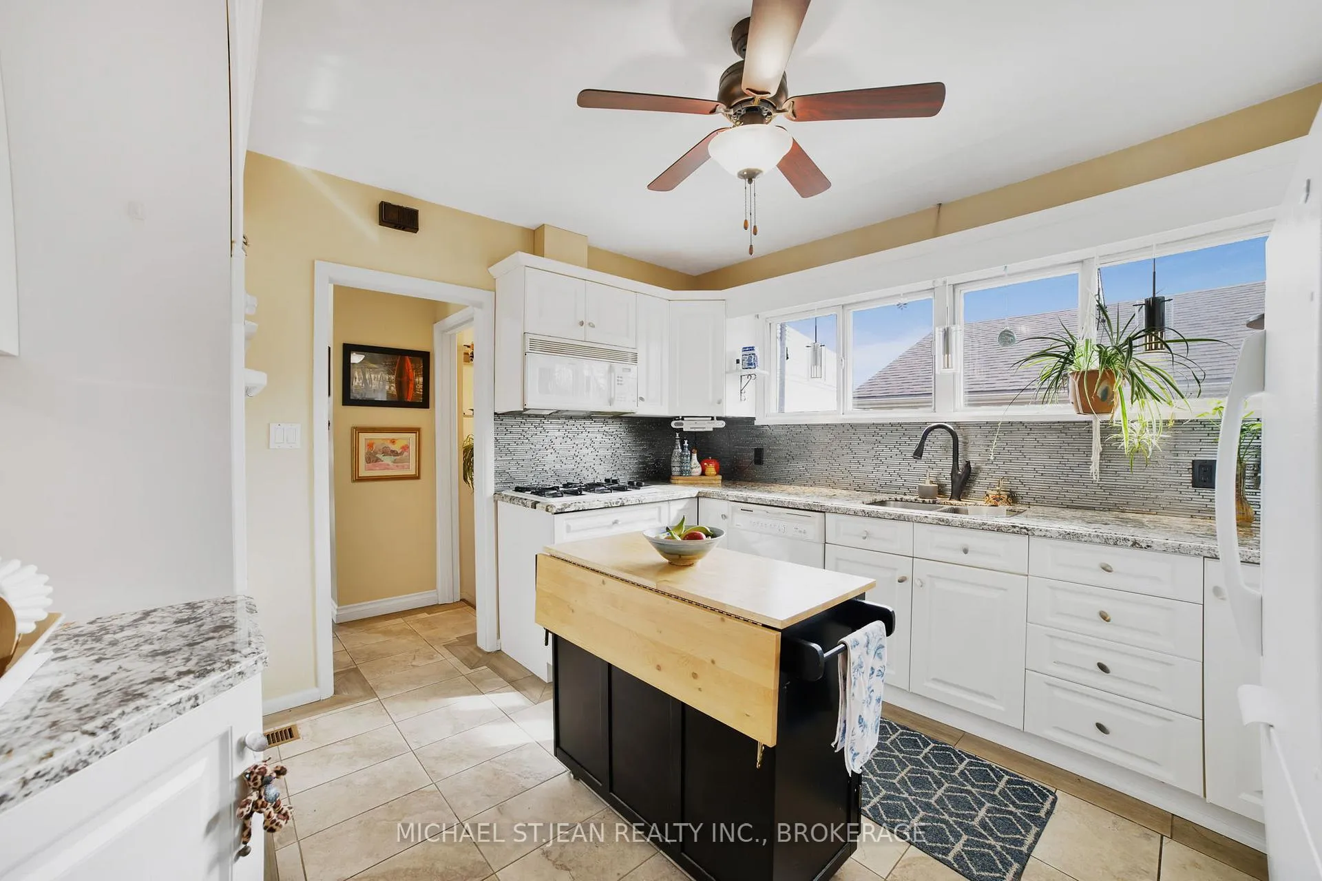 Photo 16 of 140 Burkholder Drive, Hamilton, Burkholme — HOMEH