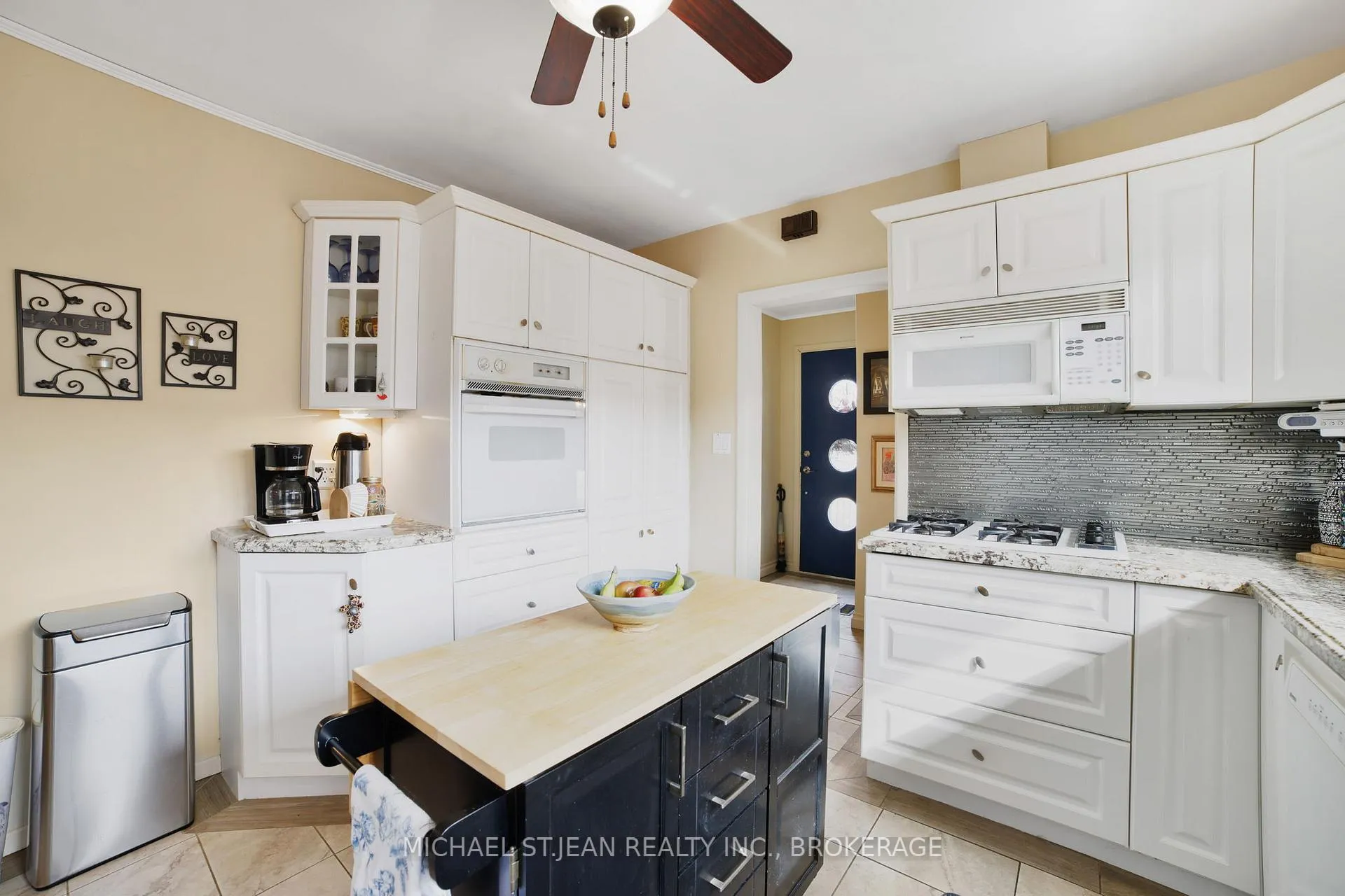 Photo 17 of 140 Burkholder Drive, Hamilton, Burkholme — HOMEH
