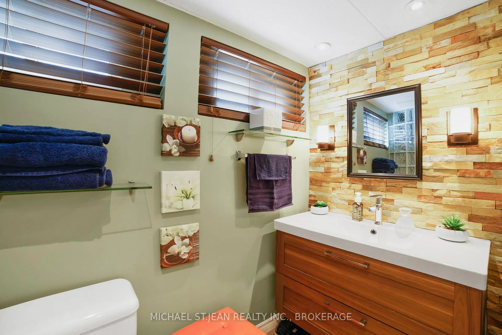 Photo 24 of 140 Burkholder Drive, Hamilton, Burkholme — HOMEH