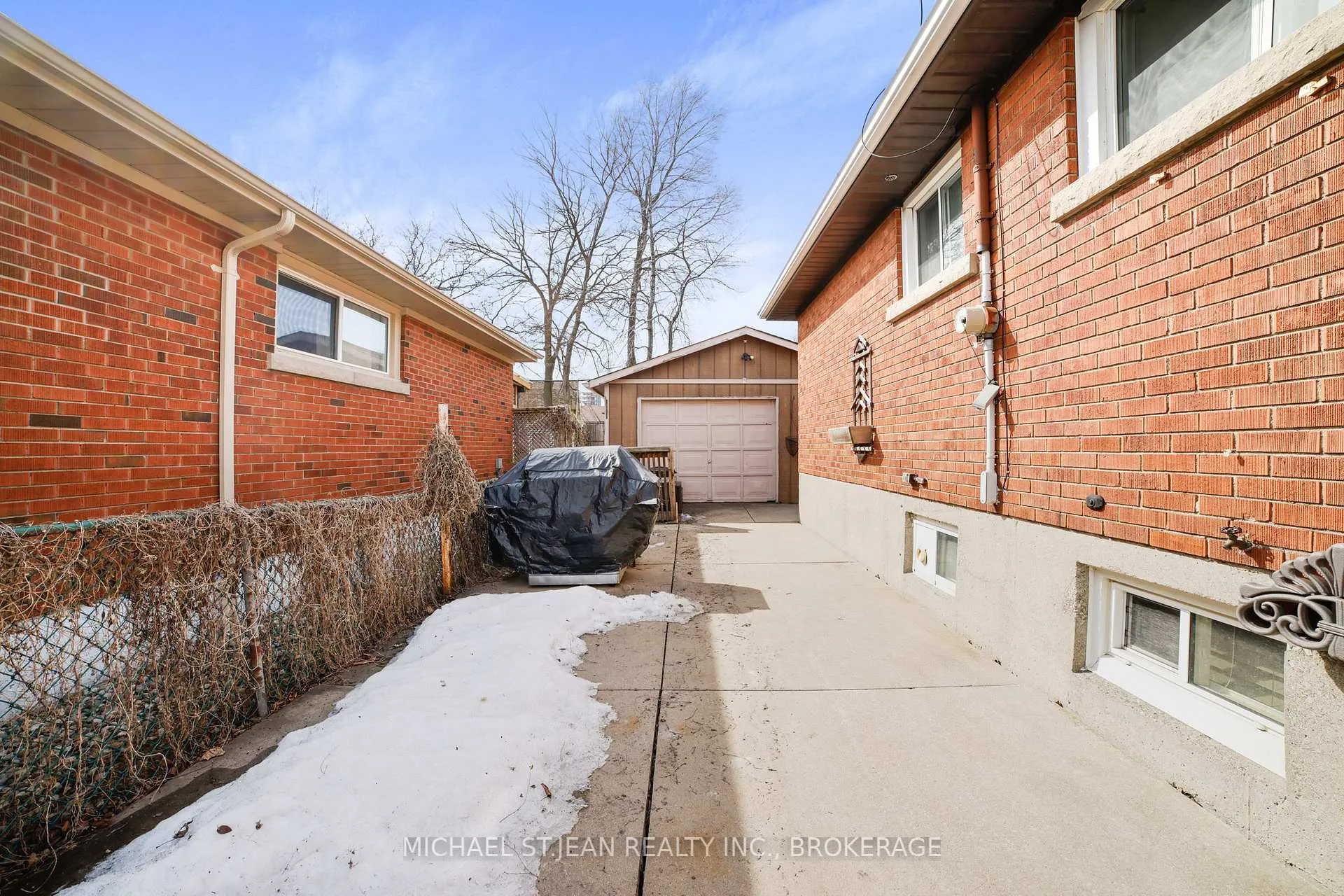 Photo 37 of 140 Burkholder Drive, Hamilton, Burkholme — HOMEH
