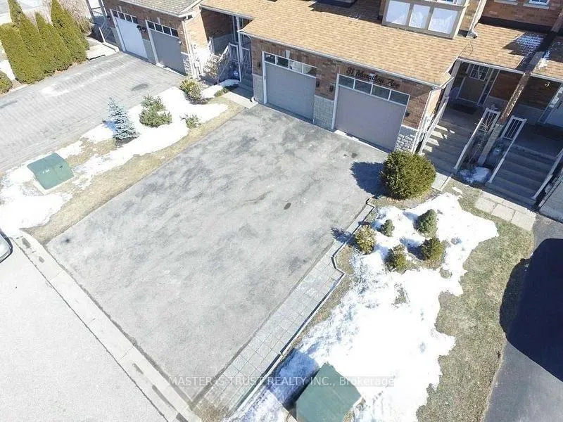 Photo 4 of 31 Marathon Avenue, Vaughan, Patterson — HOMEH