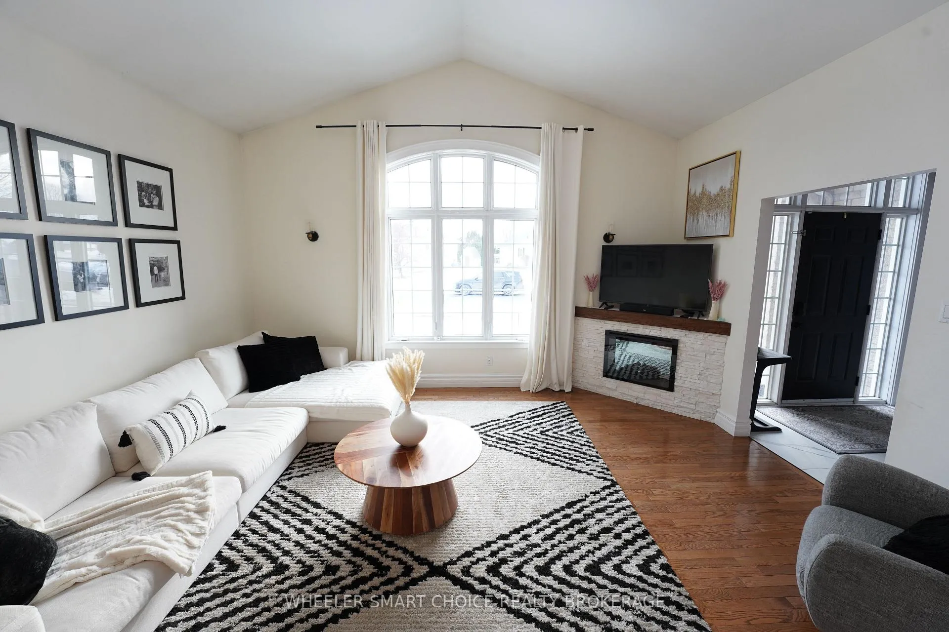 Photo 4 of 1757 MacIntyre Avenue, Cornwall — HOMEH
