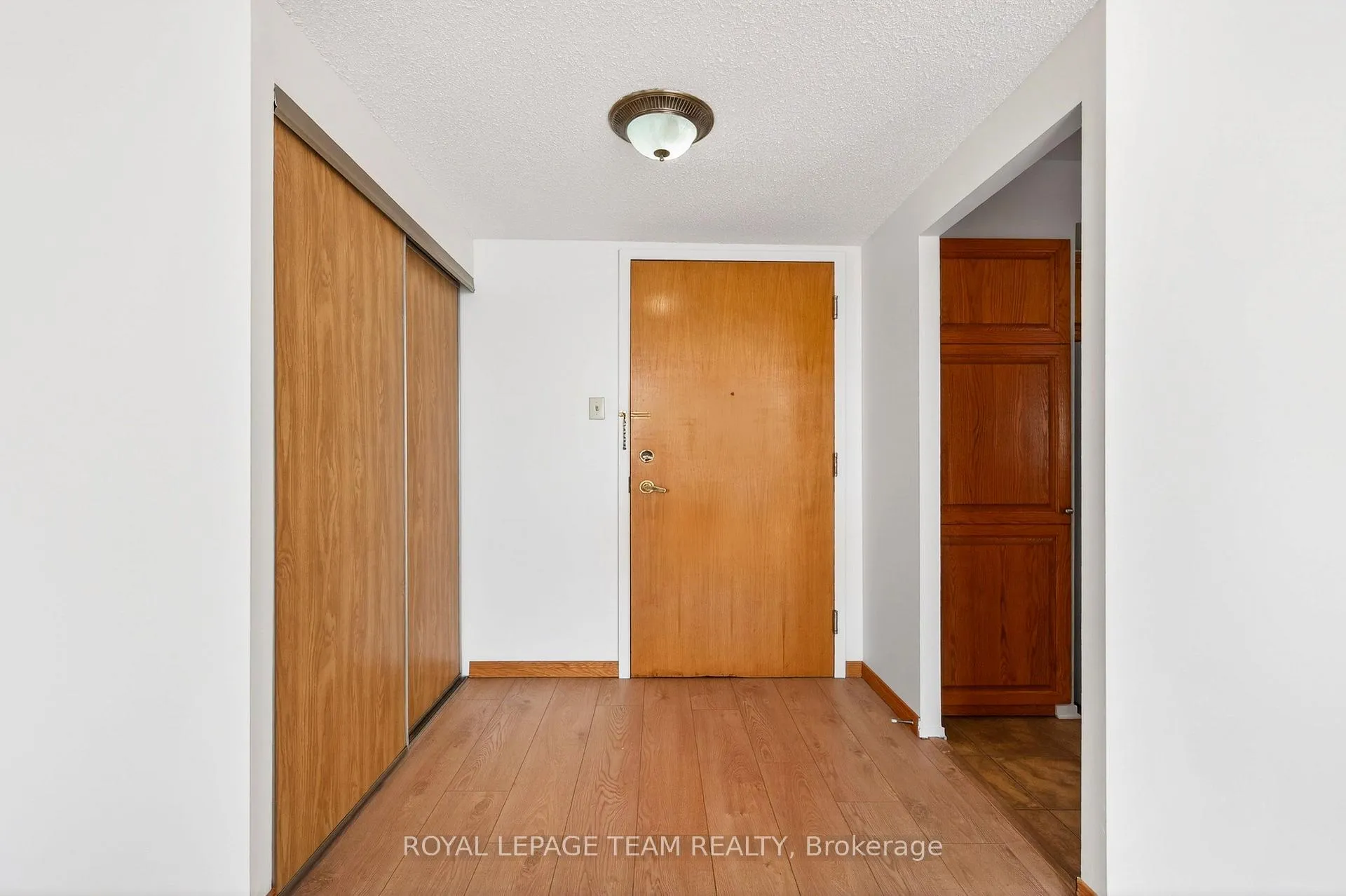 Photo 3 of Unit 1506, 2760 Carousel Crescent, Ottawa, Emerald Woods/Sawmill Creek — HOMEH