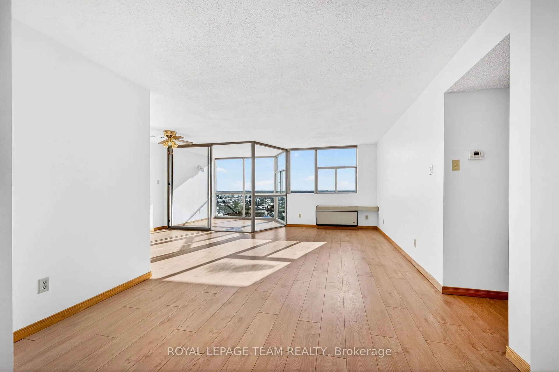 Photo 4 of Unit 1506, 2760 Carousel Crescent, Ottawa, Emerald Woods/Sawmill Creek — HOMEH