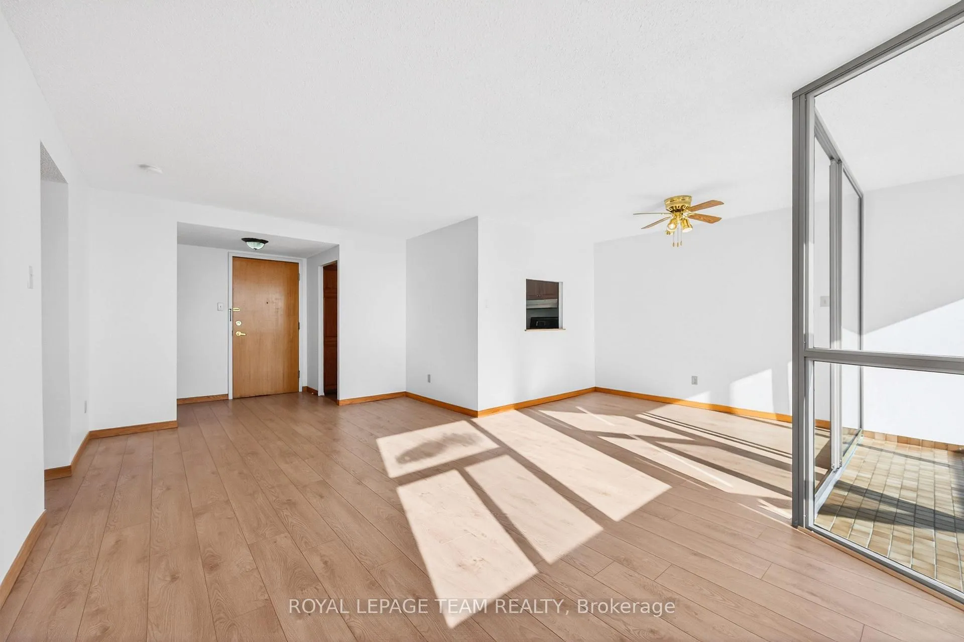 Photo 5 of Unit 1506, 2760 Carousel Crescent, Ottawa, Emerald Woods/Sawmill Creek — HOMEH