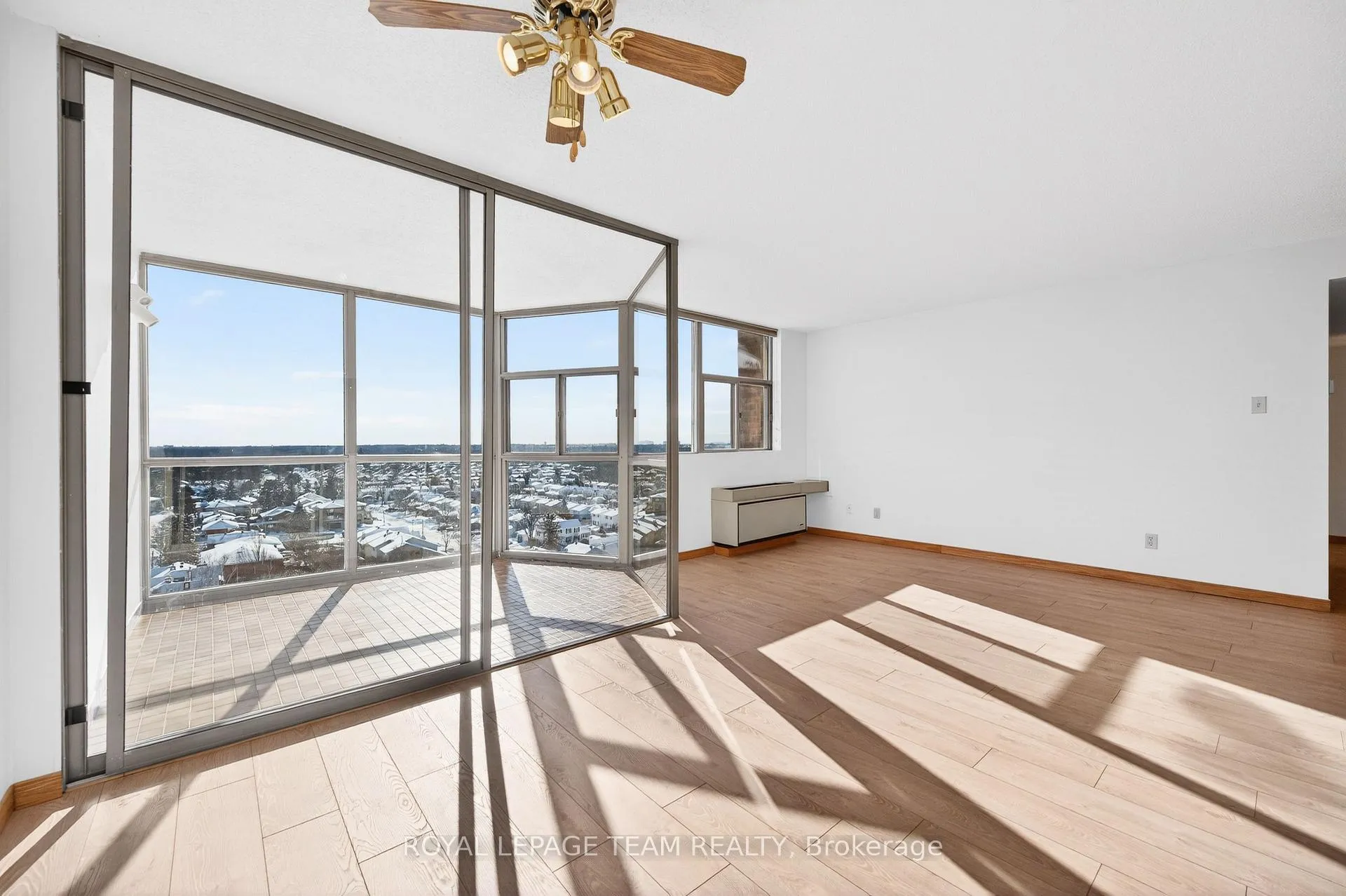 Photo 7 of Unit 1506, 2760 Carousel Crescent, Ottawa, Emerald Woods/Sawmill Creek — HOMEH