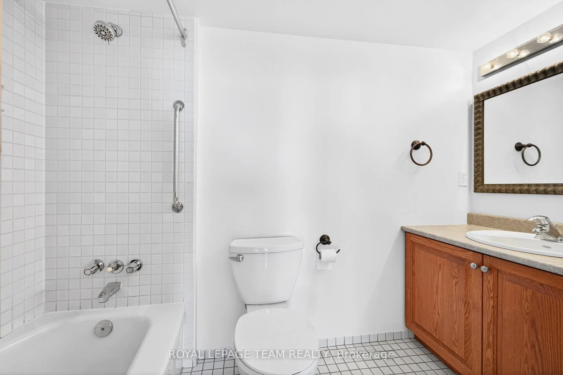 Photo 11 of Unit 1506, 2760 Carousel Crescent, Ottawa, Emerald Woods/Sawmill Creek — HOMEH