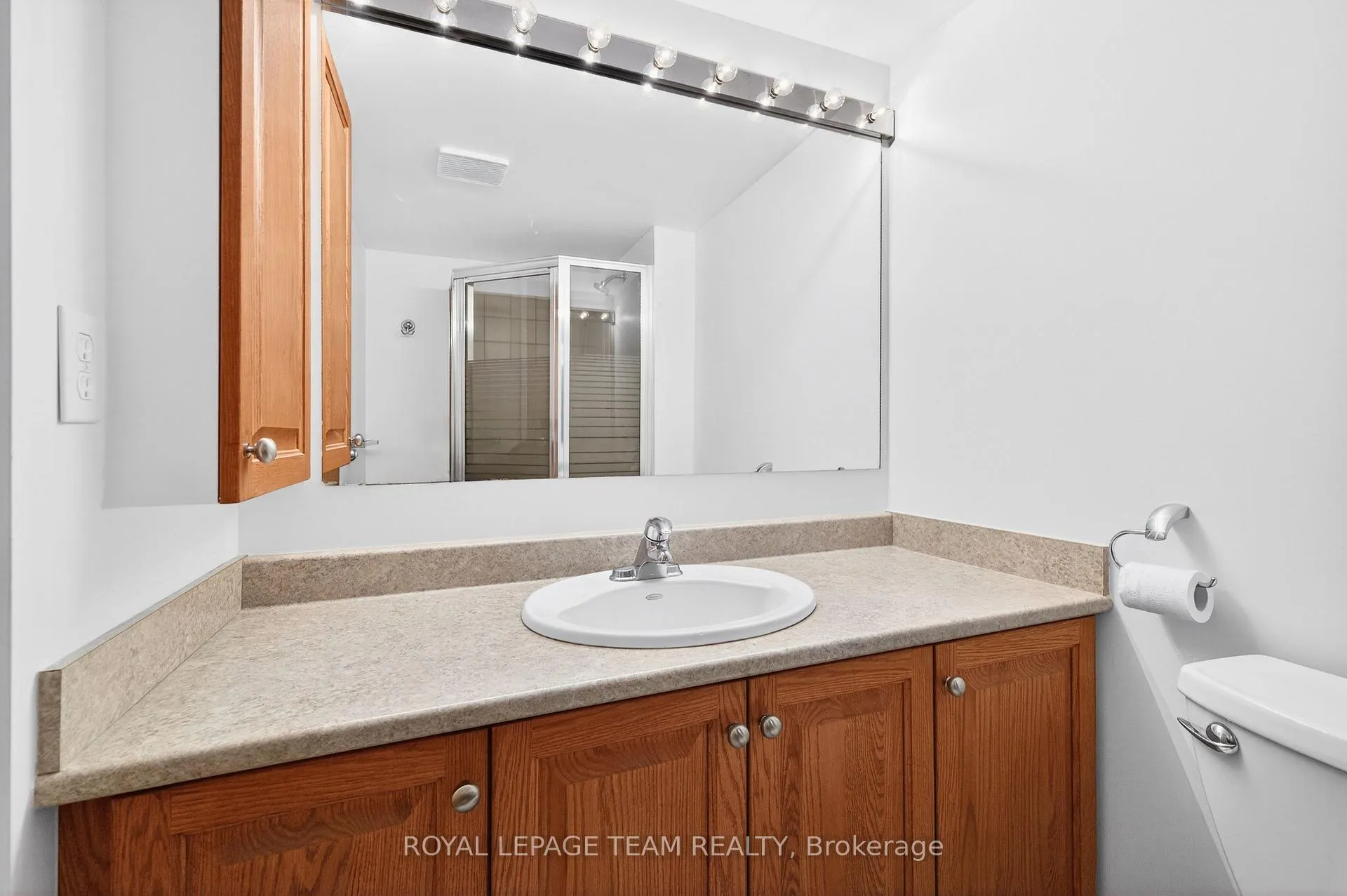 Photo 13 of Unit 1506, 2760 Carousel Crescent, Ottawa, Emerald Woods/Sawmill Creek — HOMEH