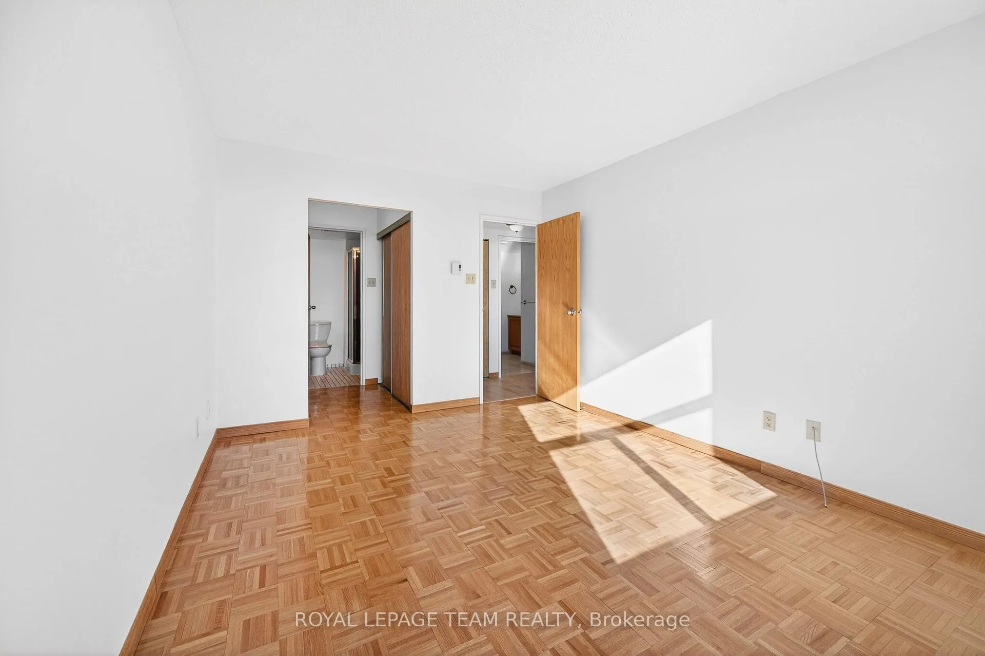 Photo 15 of Unit 1506, 2760 Carousel Crescent, Ottawa, Emerald Woods/Sawmill Creek — HOMEH