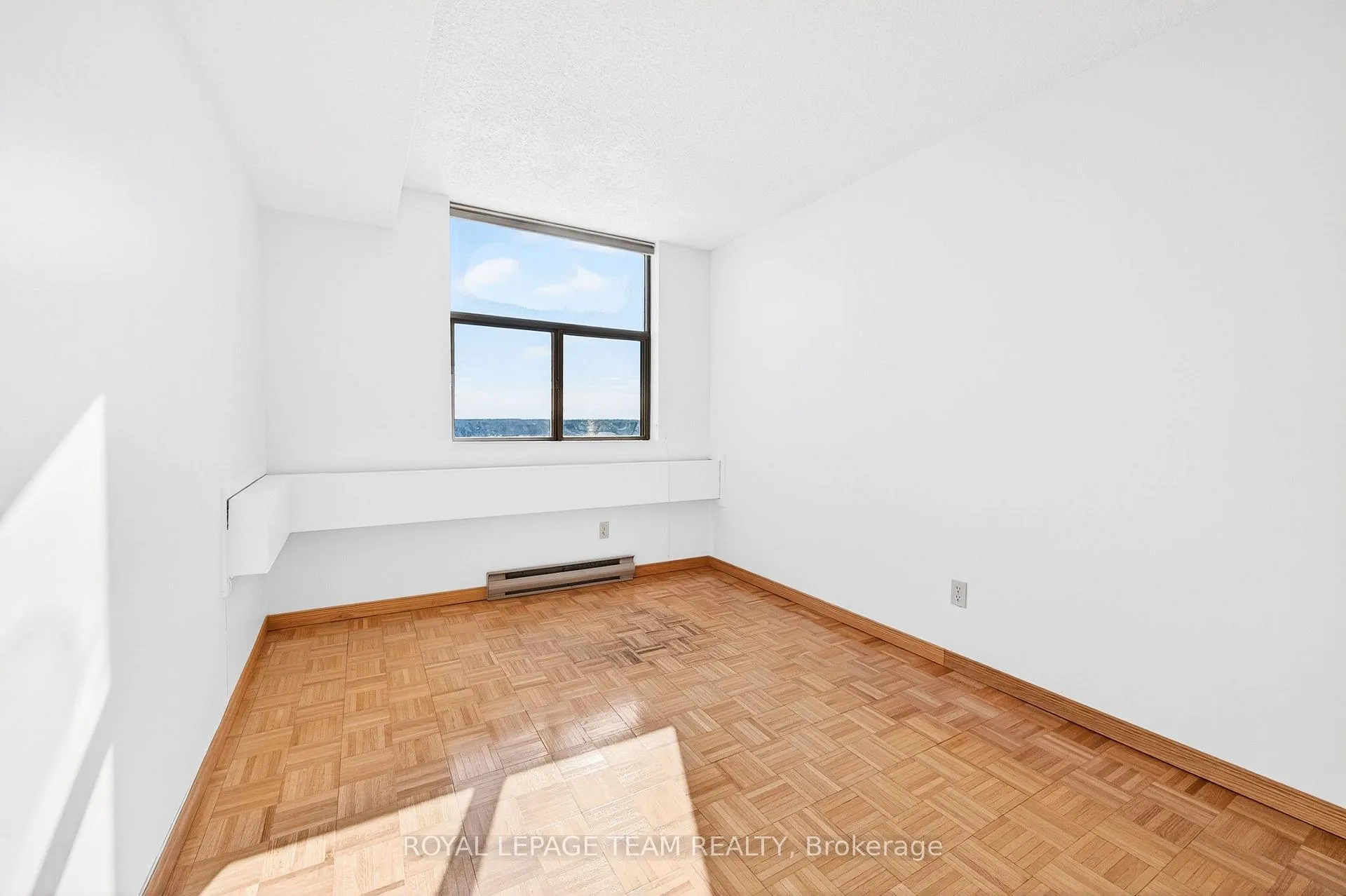Photo 18 of Unit 1506, 2760 Carousel Crescent, Ottawa, Emerald Woods/Sawmill Creek — HOMEH