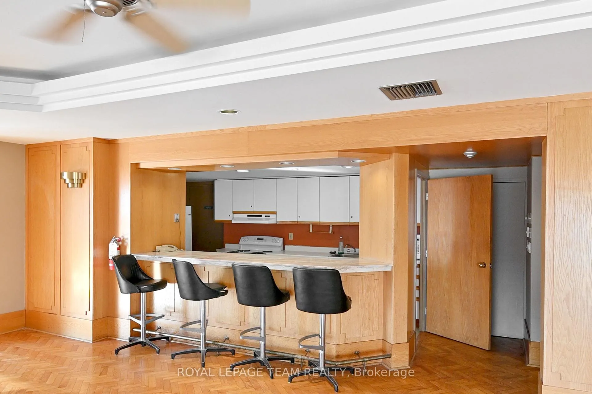Photo 20 of Unit 1506, 2760 Carousel Crescent, Ottawa, Emerald Woods/Sawmill Creek — HOMEH
