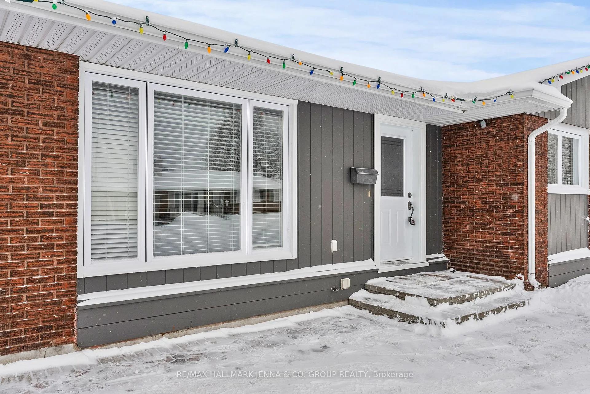 Photo 3 of 11 Tripp Crescent, Ottawa, Barrhaven - Pheasant Run — HOMEH