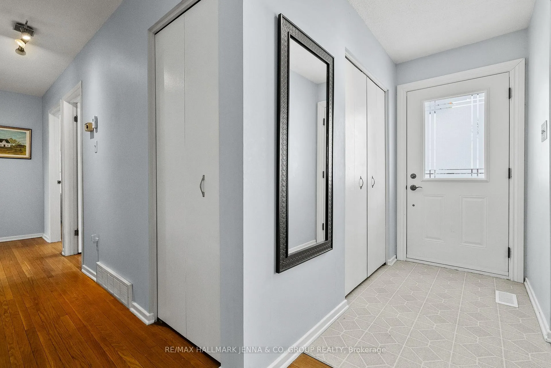 Photo 4 of 11 Tripp Crescent, Ottawa, Barrhaven - Pheasant Run — HOMEH