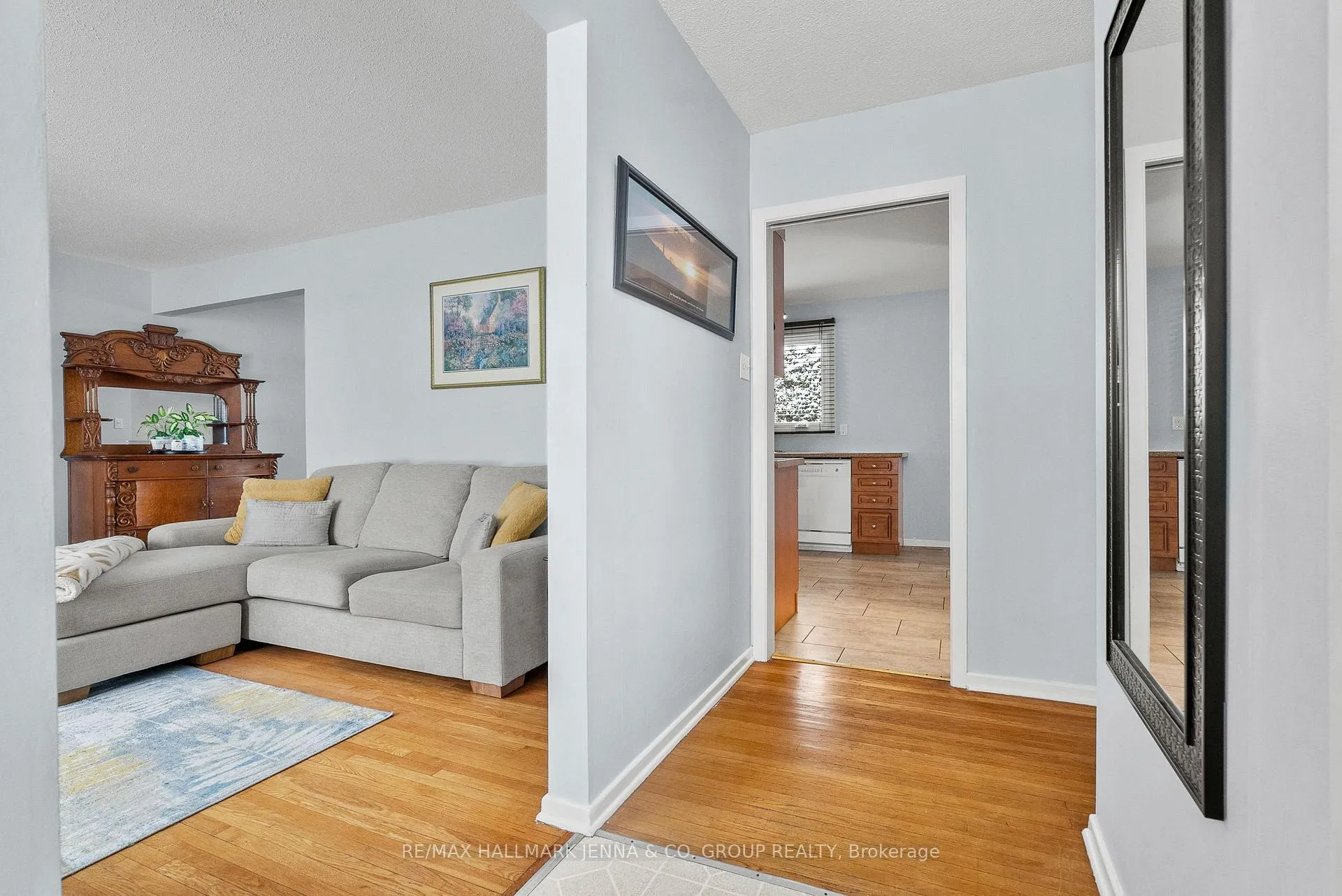 Photo 5 of 11 Tripp Crescent, Ottawa, Barrhaven - Pheasant Run — HOMEH