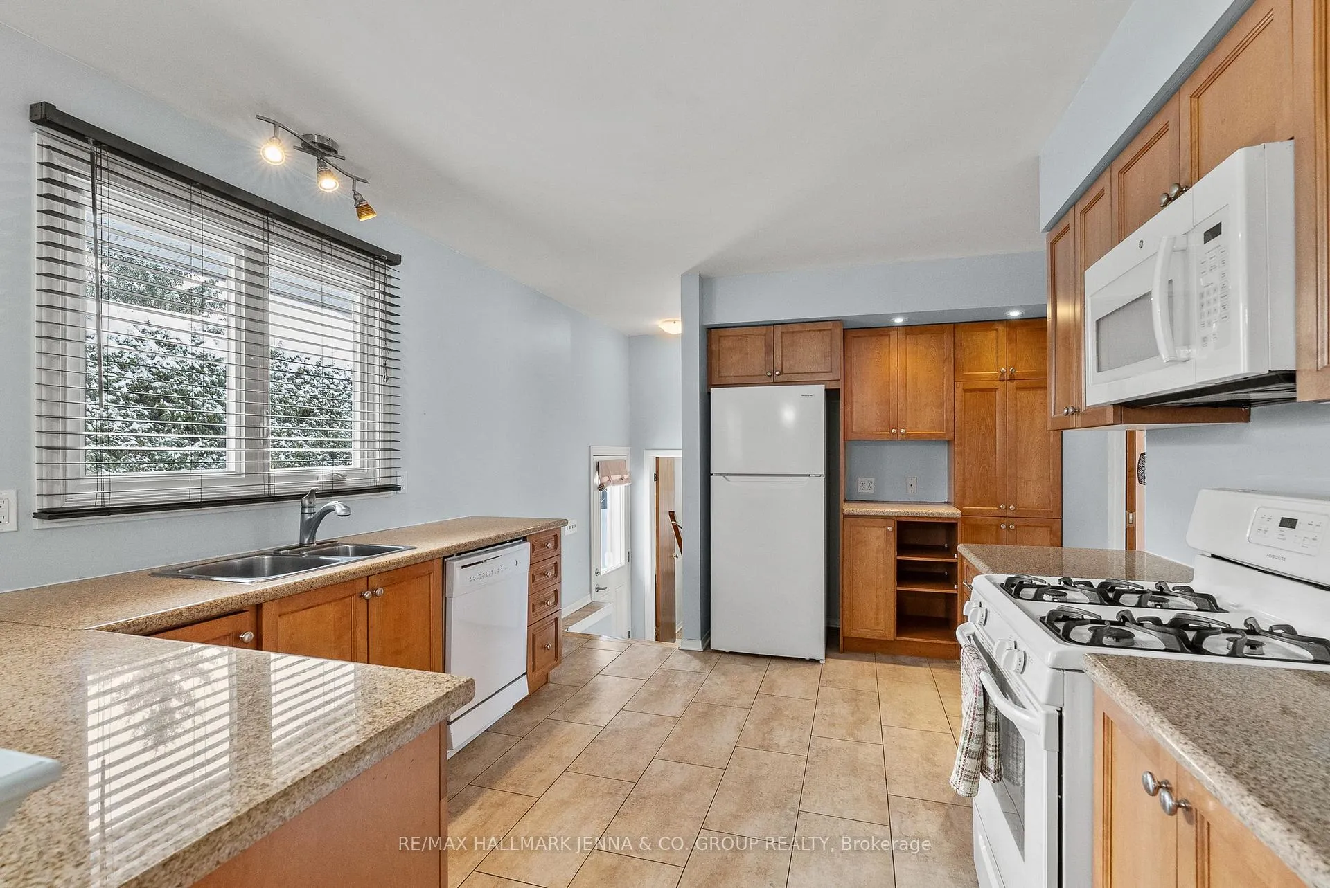 Photo 10 of 11 Tripp Crescent, Ottawa, Barrhaven - Pheasant Run — HOMEH