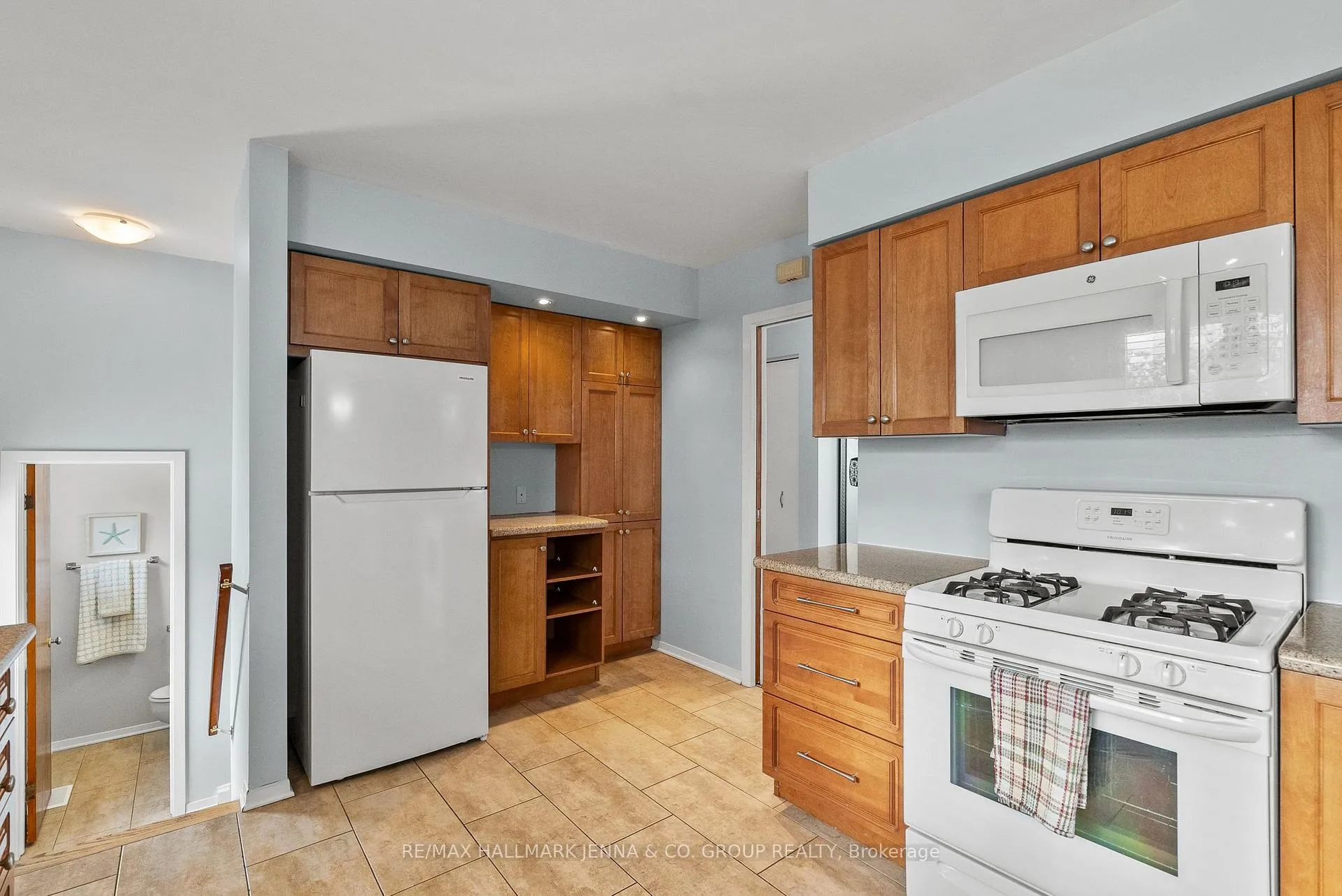 Photo 11 of 11 Tripp Crescent, Ottawa, Barrhaven - Pheasant Run — HOMEH