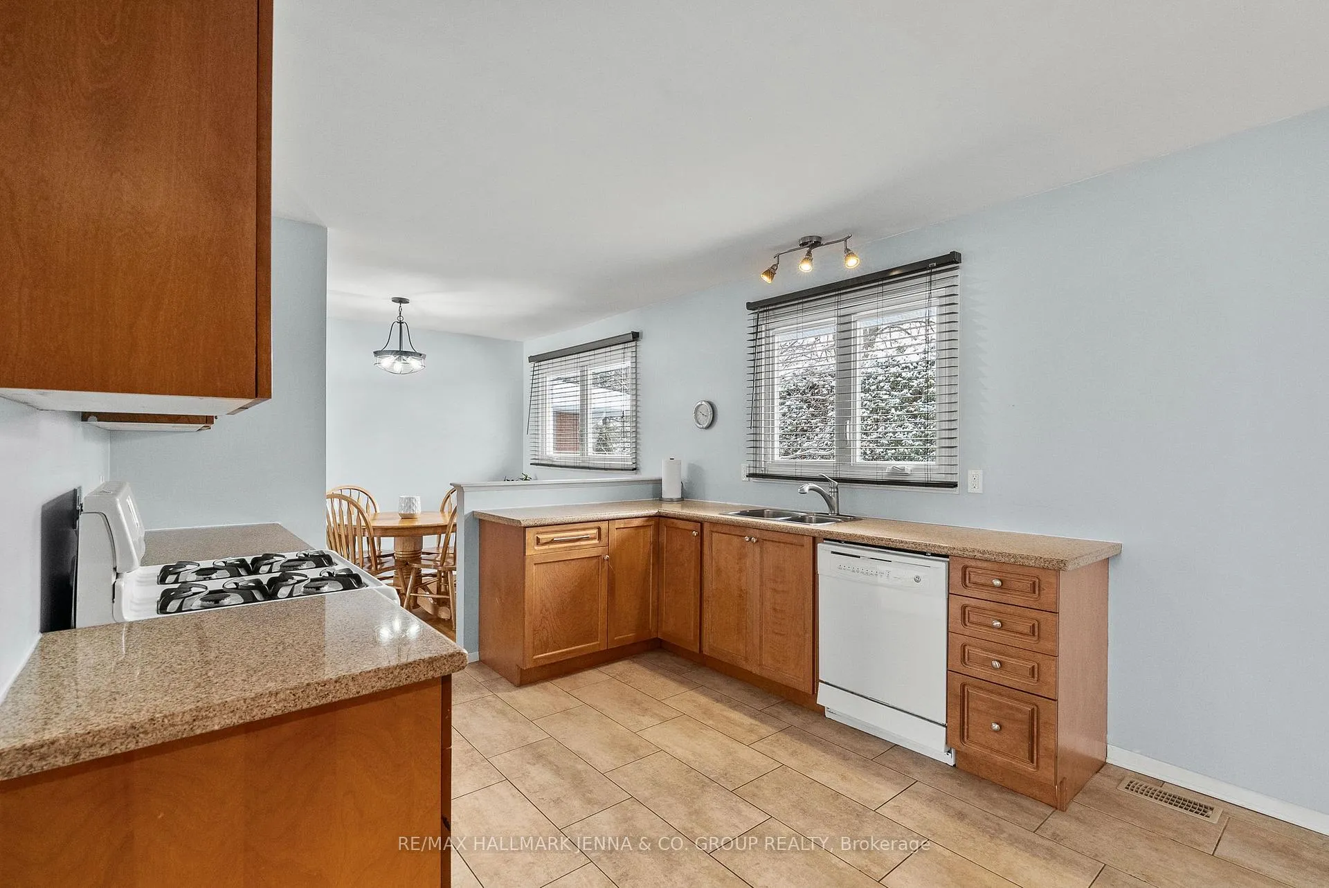 Photo 13 of 11 Tripp Crescent, Ottawa, Barrhaven - Pheasant Run — HOMEH