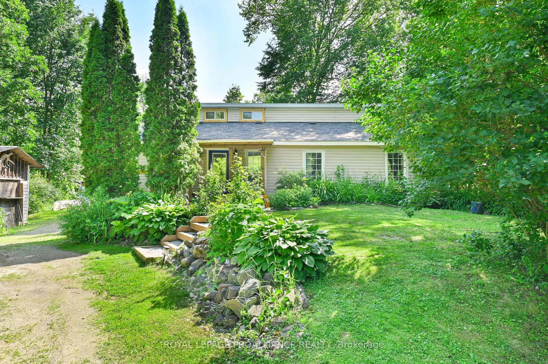 Photo 2 of 2704 Elm Tree Road, Frontenac, Frontenac Centre — HOMEH