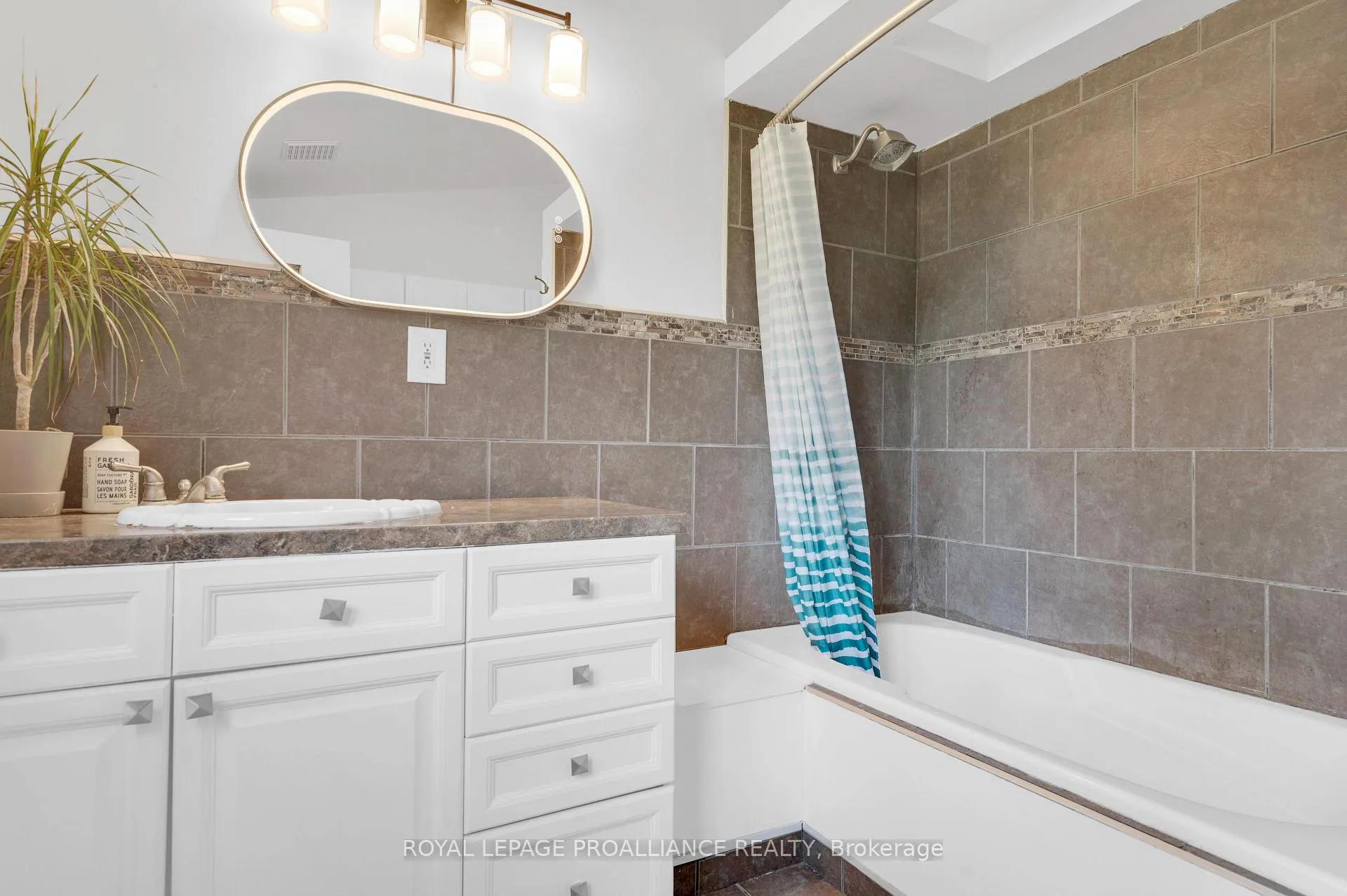 Photo 19 of 2704 Elm Tree Road, Frontenac, Frontenac Centre — HOMEH