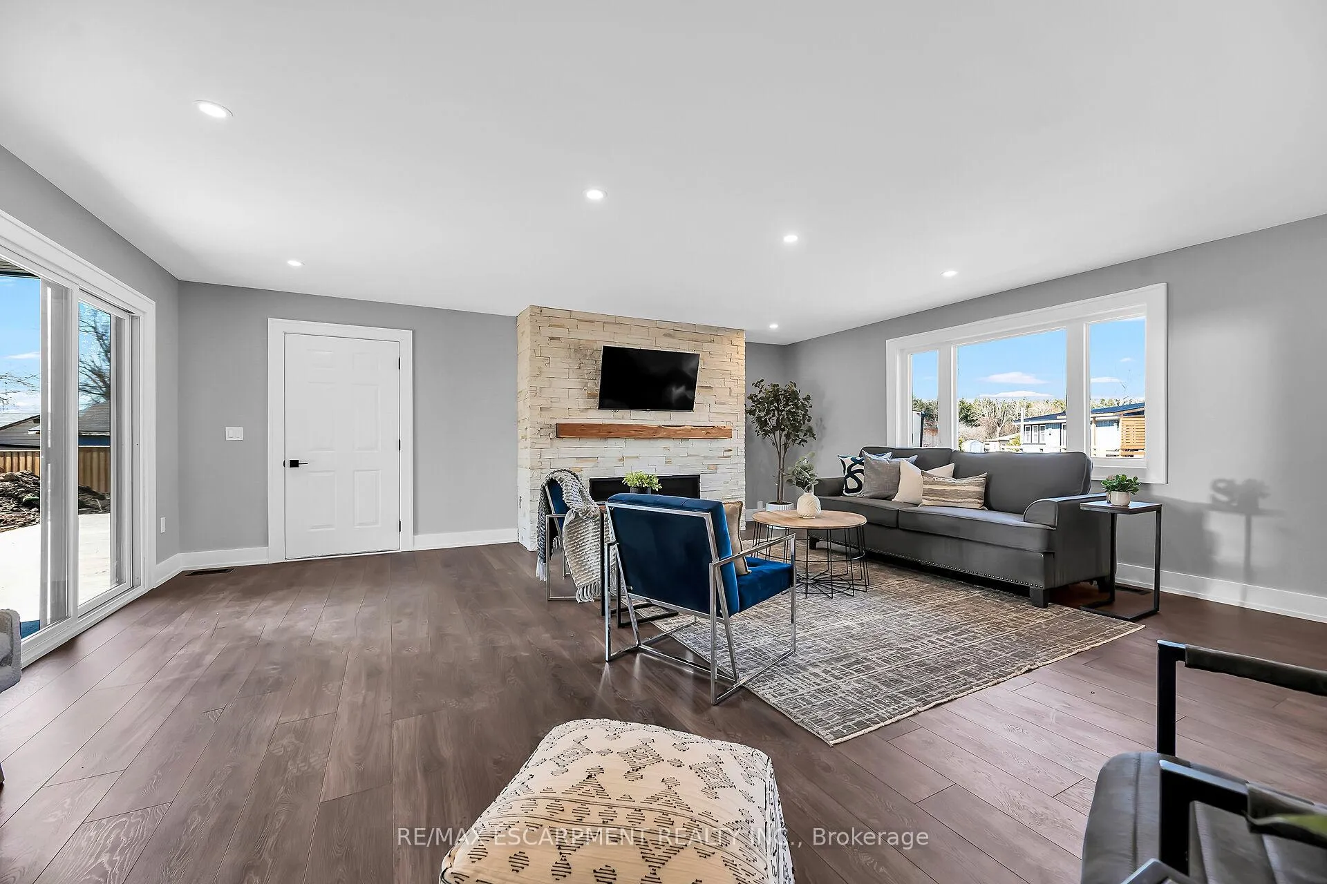 Photo 4 of 2024 Second Avenue, Haldimand — HOMEH