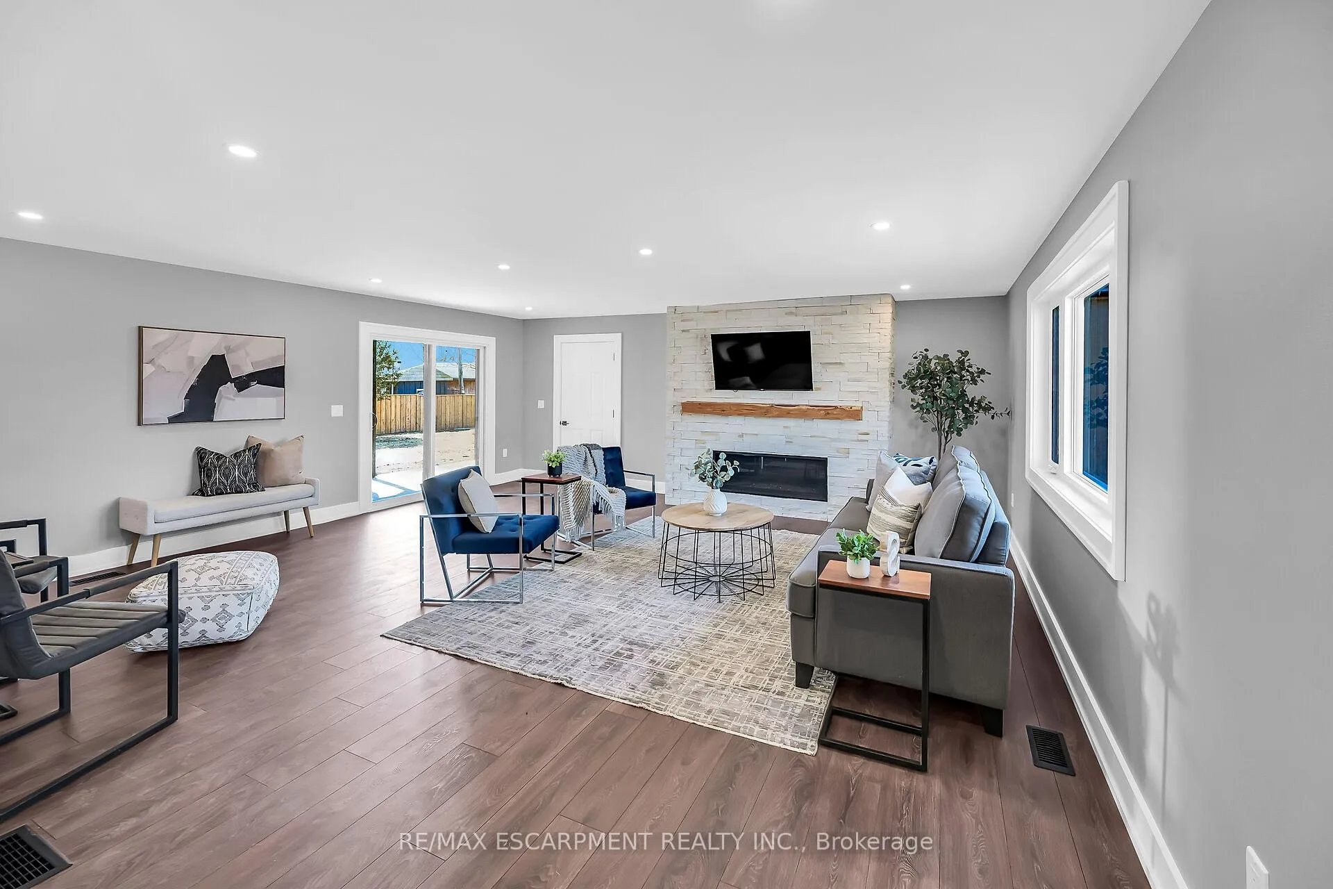Photo 5 of 2024 Second Avenue, Haldimand — HOMEH