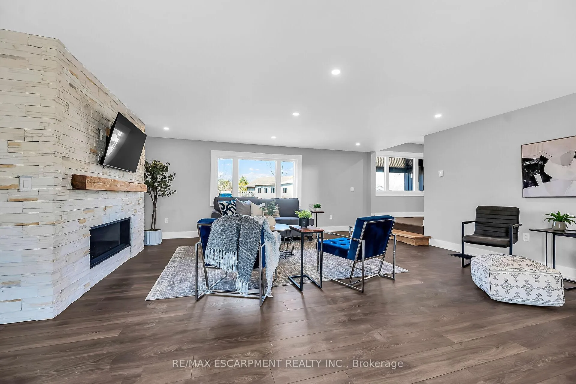 Photo 6 of 2024 Second Avenue, Haldimand — HOMEH