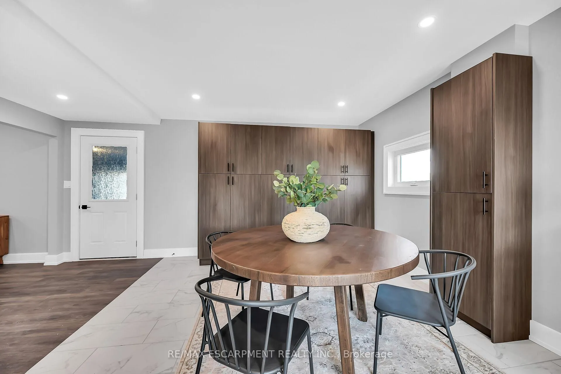 Photo 11 of 2024 Second Avenue, Haldimand — HOMEH