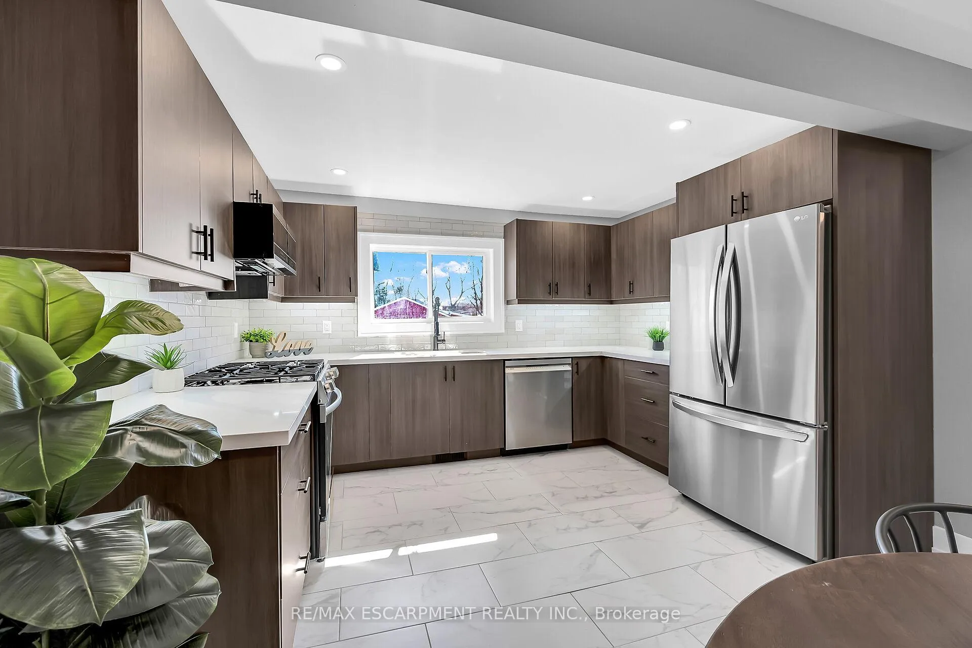Photo 13 of 2024 Second Avenue, Haldimand — HOMEH