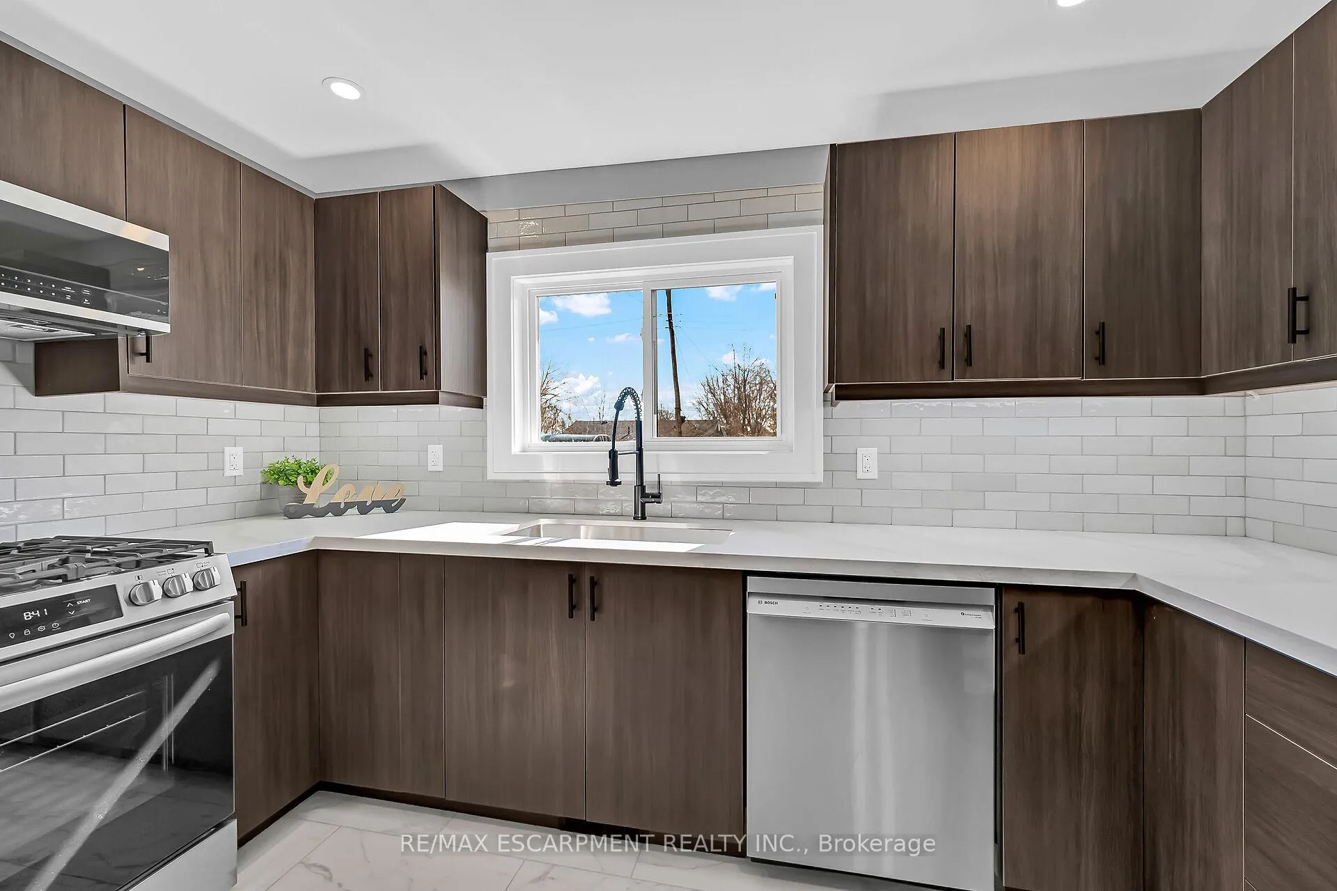 Photo 14 of 2024 Second Avenue, Haldimand — HOMEH