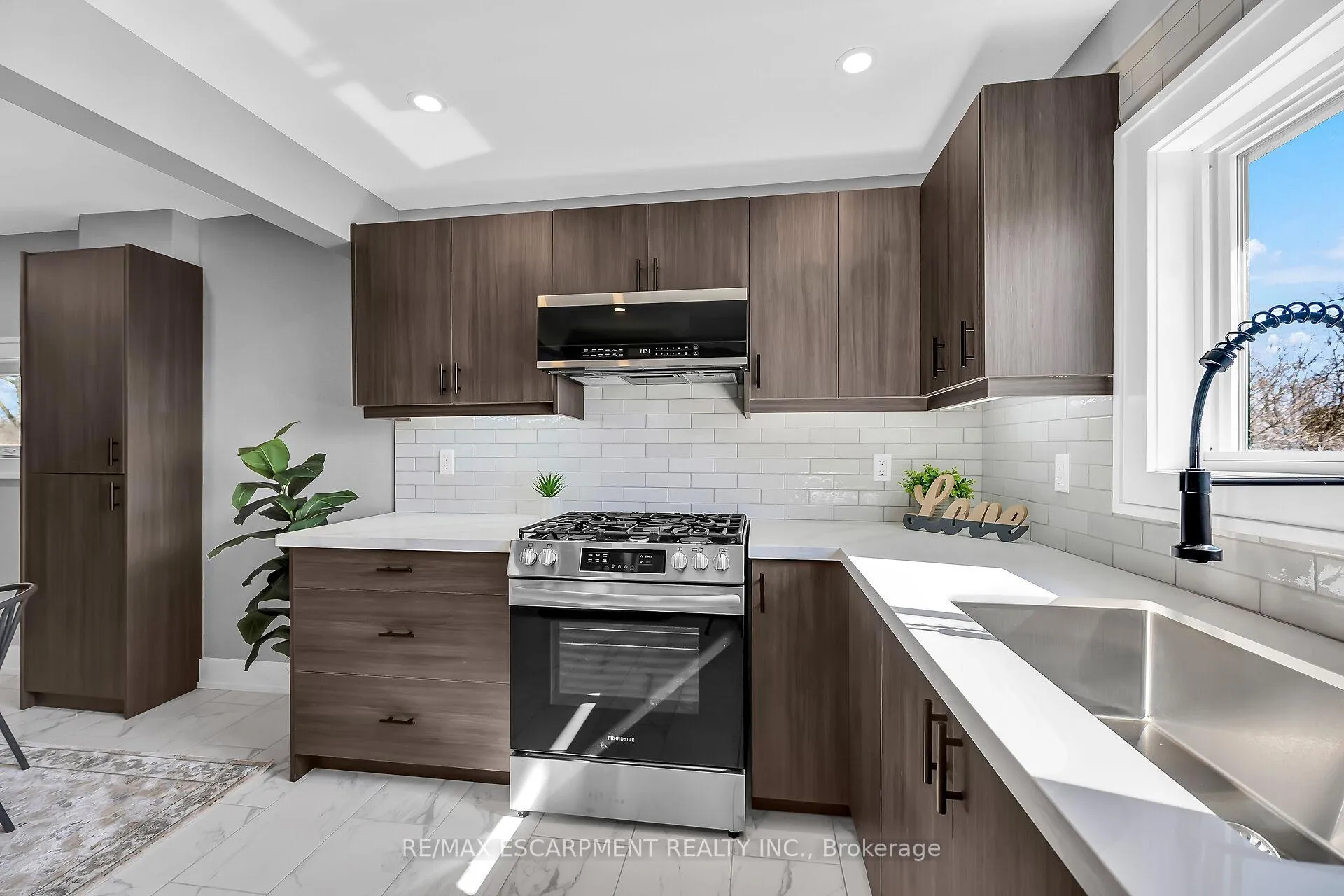 Photo 15 of 2024 Second Avenue, Haldimand — HOMEH