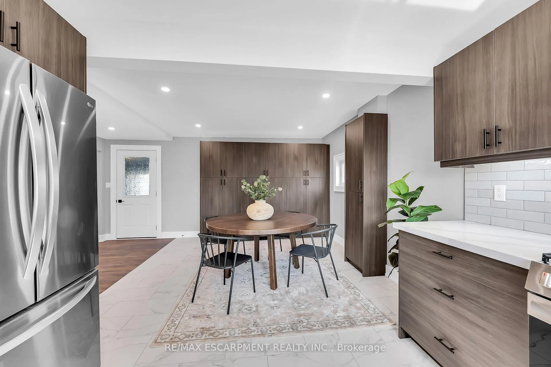 Photo 17 of 2024 Second Avenue, Haldimand — HOMEH