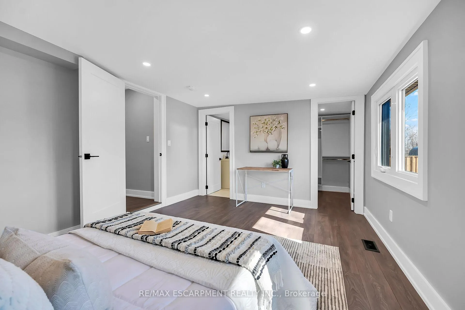 Photo 21 of 2024 Second Avenue, Haldimand — HOMEH