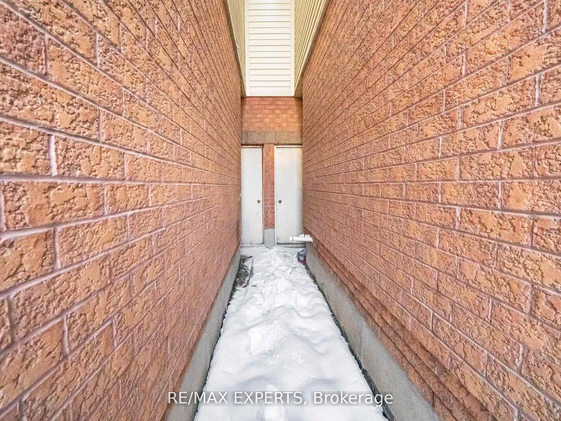 Photo 5 of 70 Twin Pines Crescent, Brampton, Northwest Sandalwood Parkway — HOMEH