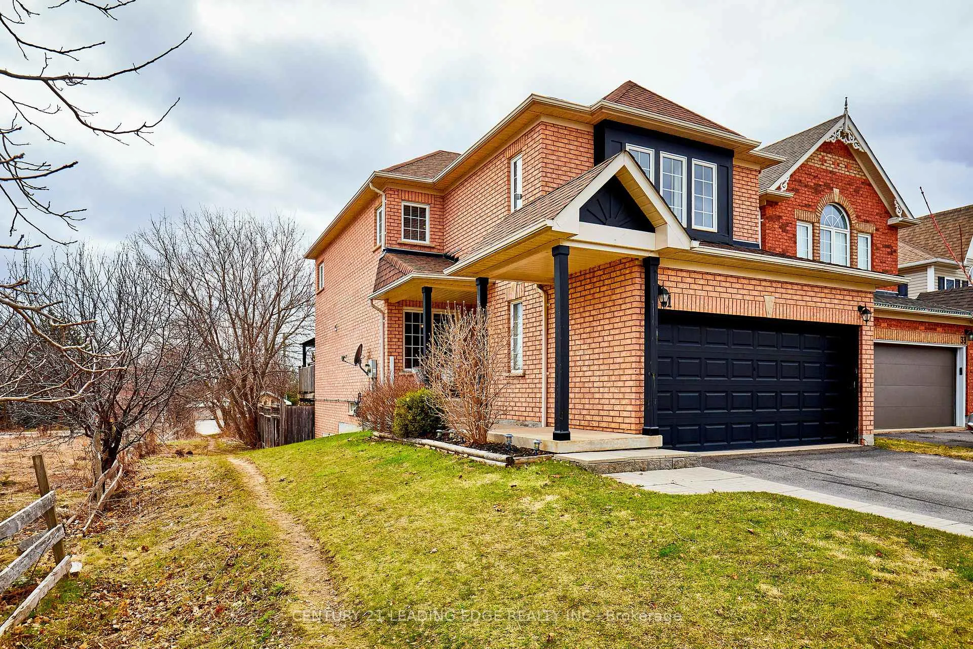 Photo 3 of 31 Aster Crescent, Whitby, Brooklin — HOMEH