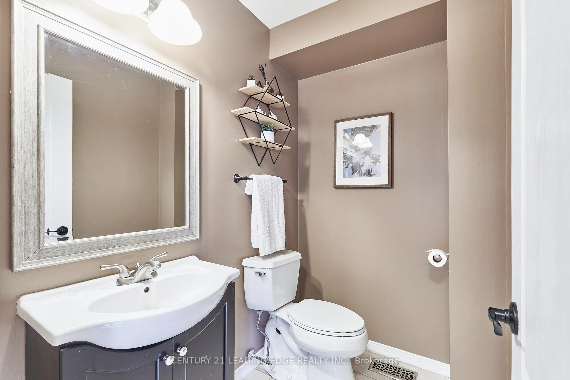 Photo 8 of 31 Aster Crescent, Whitby, Brooklin — HOMEH