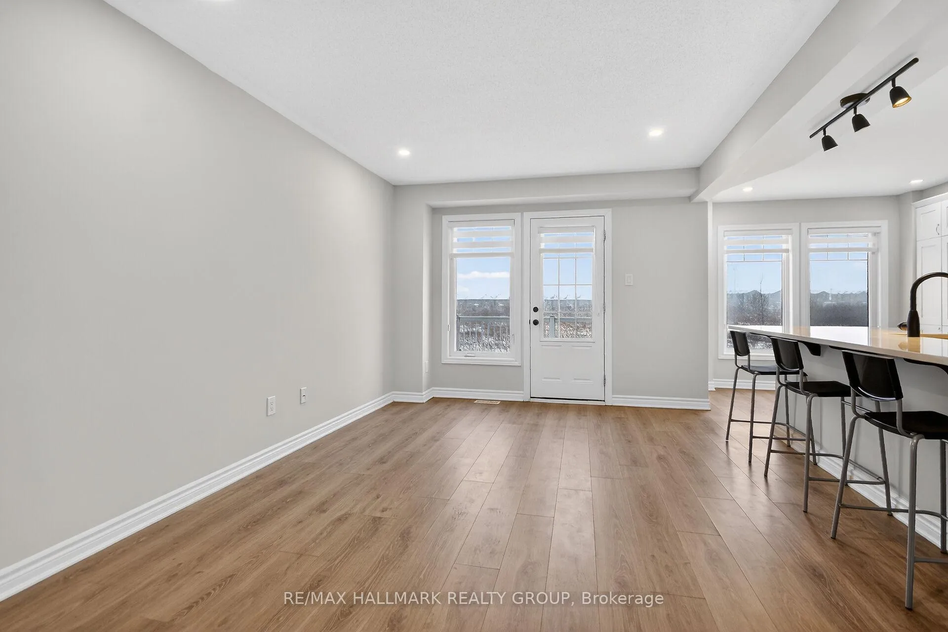 Photo 4 of 232 Clintonia Street, Ottawa, Kanata - Emerald Meadows/Trailwest — HOMEH