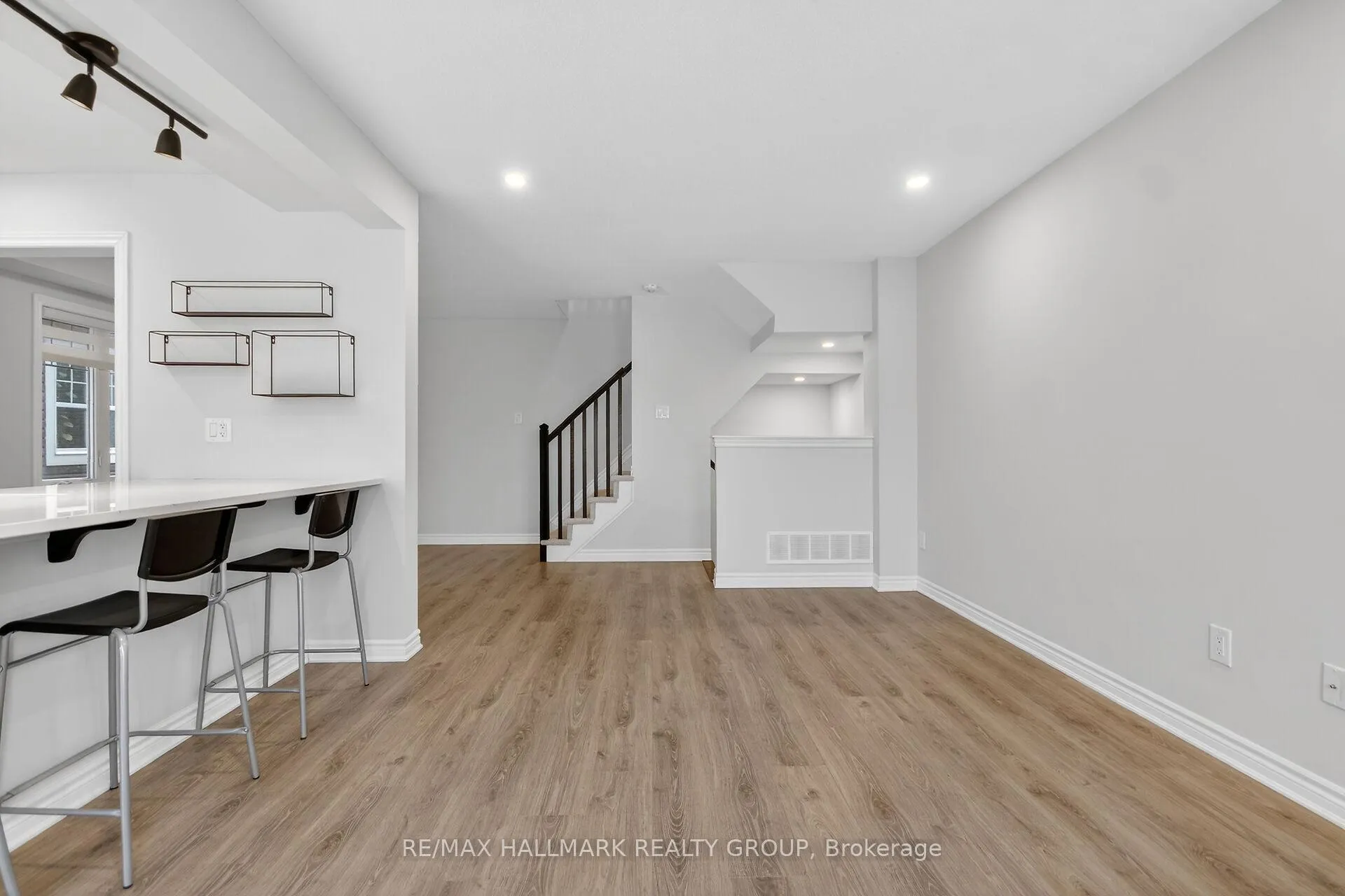 Photo 5 of 232 Clintonia Street, Ottawa, Kanata - Emerald Meadows/Trailwest — HOMEH