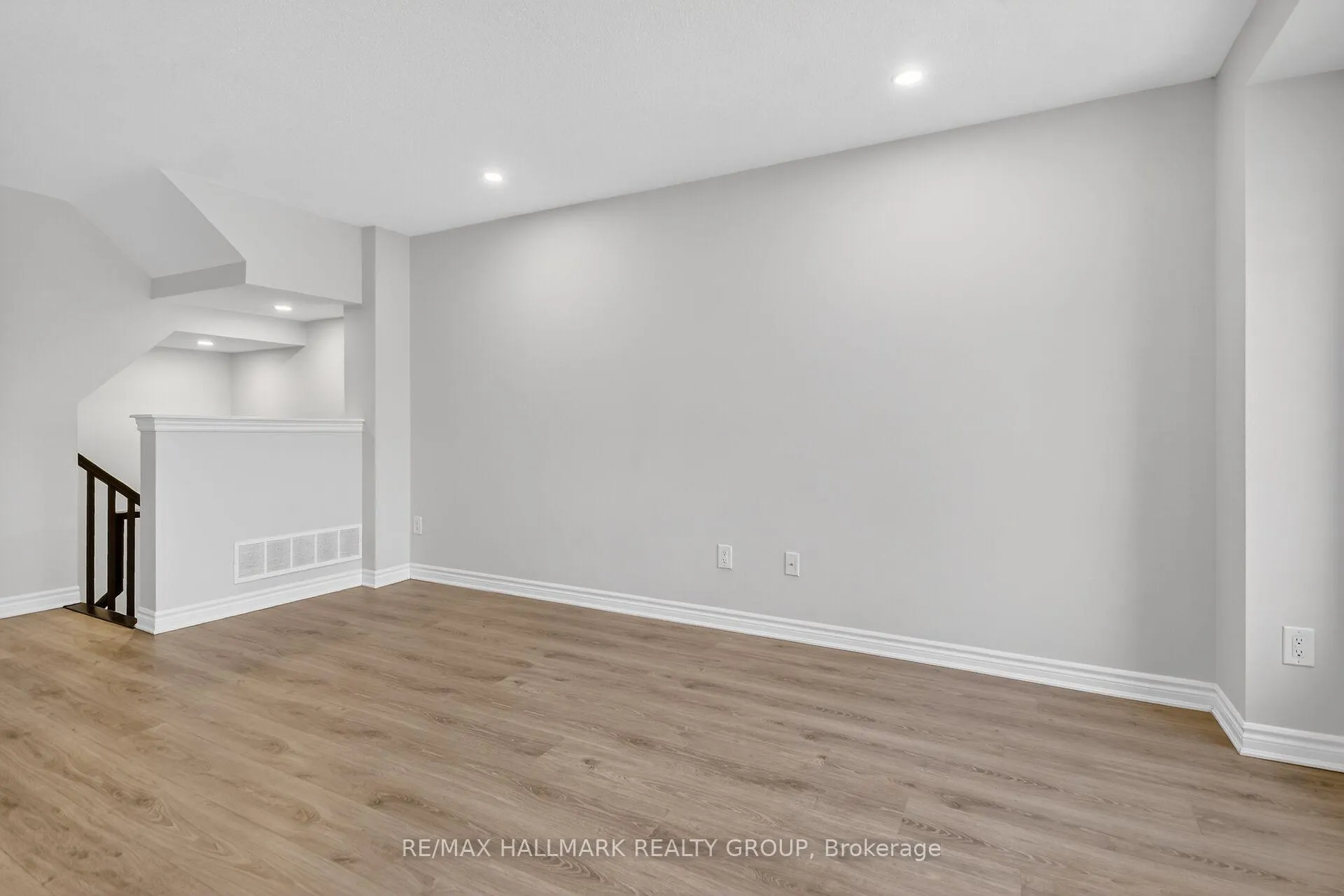 Photo 7 of 232 Clintonia Street, Ottawa, Kanata - Emerald Meadows/Trailwest — HOMEH