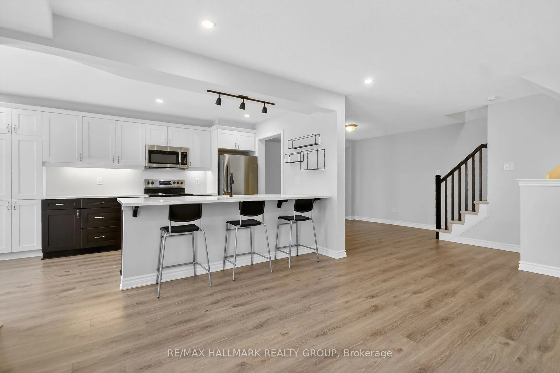 Photo 14 of 232 Clintonia Street, Ottawa, Kanata - Emerald Meadows/Trailwest — HOMEH