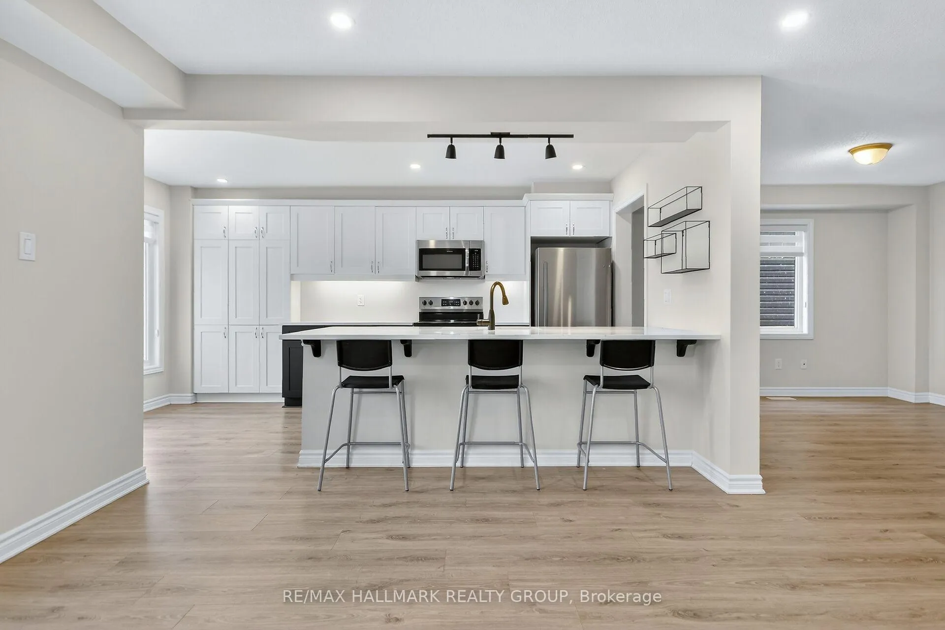 Photo 15 of 232 Clintonia Street, Ottawa, Kanata - Emerald Meadows/Trailwest — HOMEH