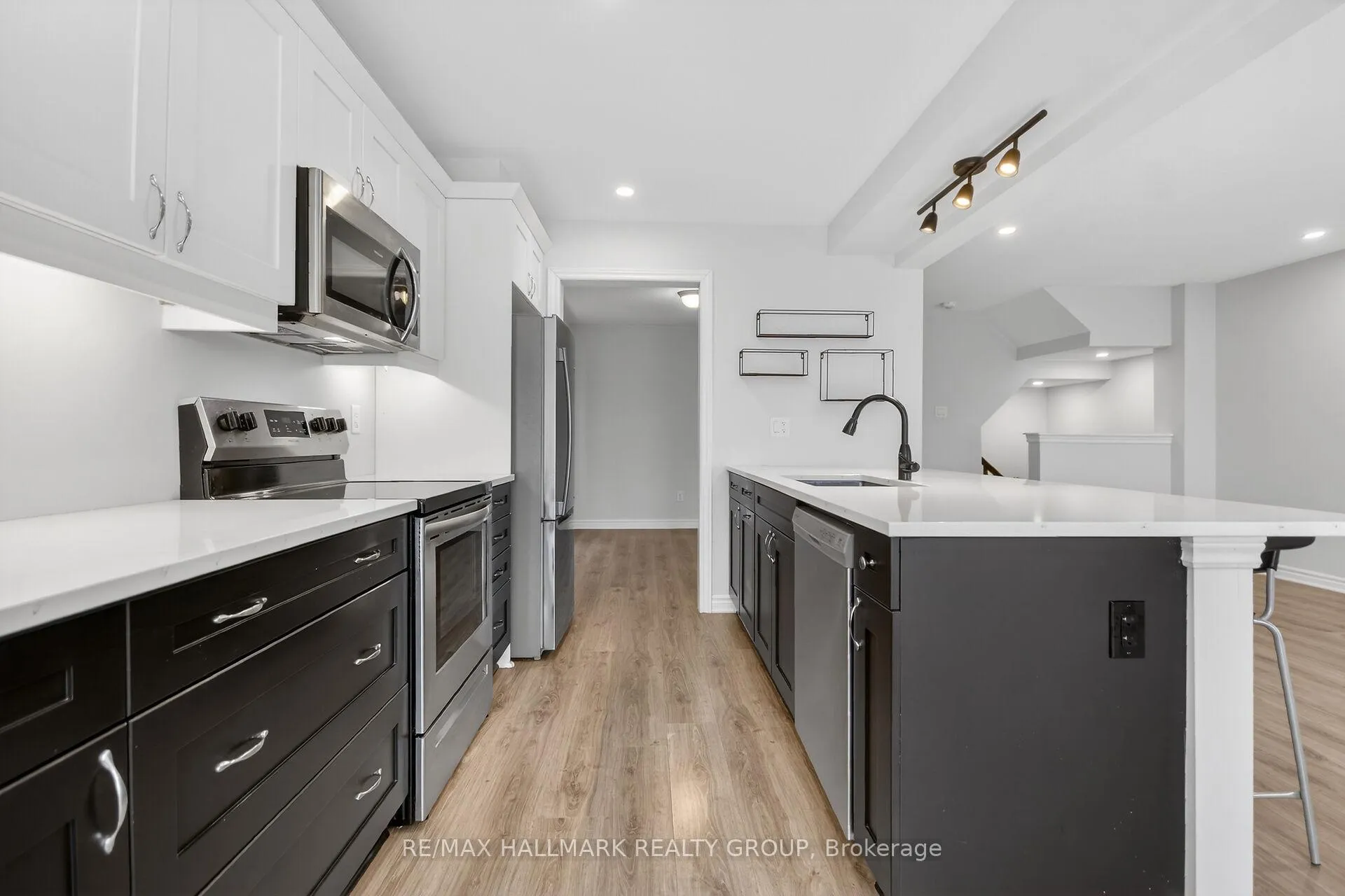 Photo 18 of 232 Clintonia Street, Ottawa, Kanata - Emerald Meadows/Trailwest — HOMEH
