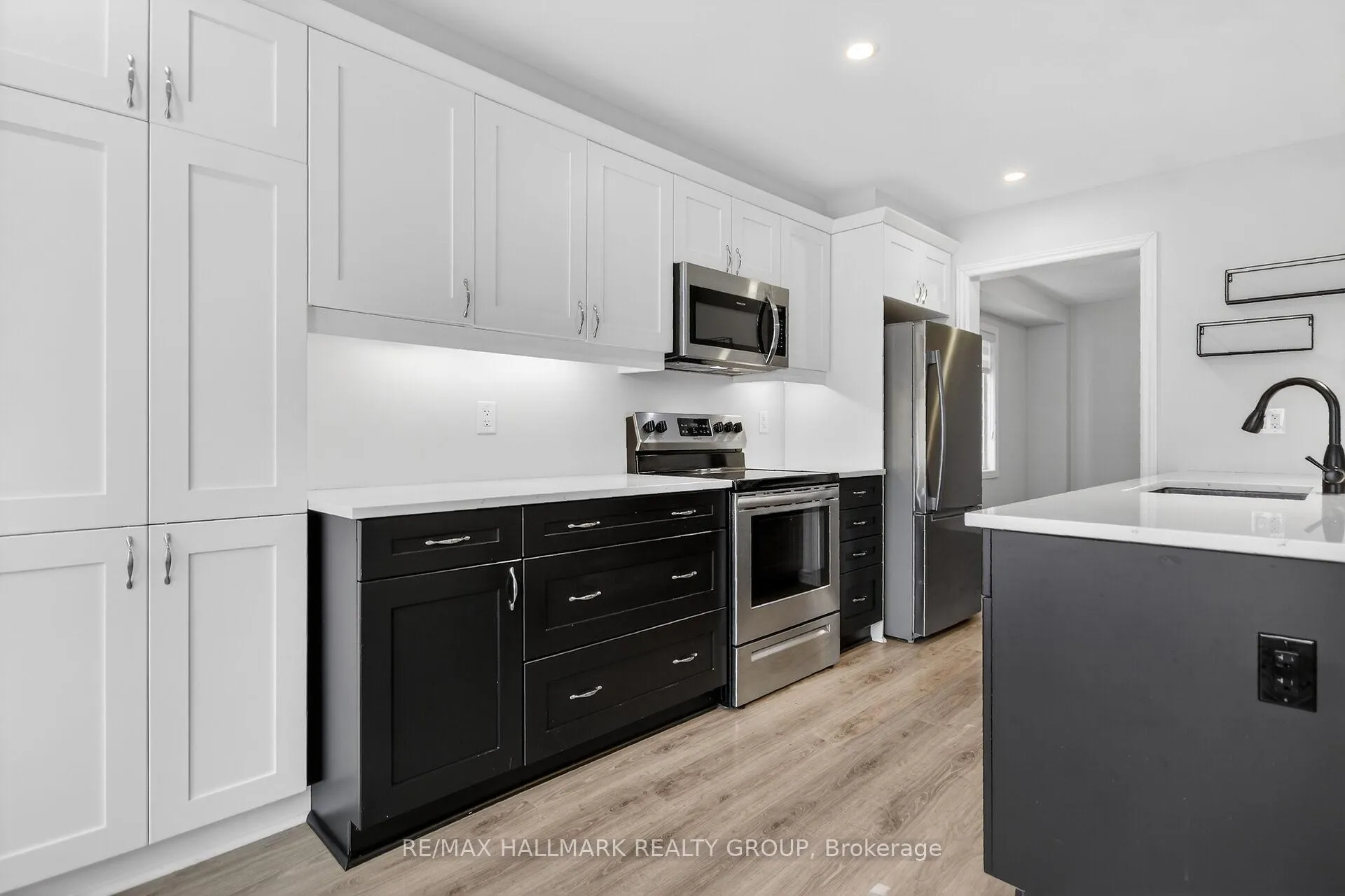 Photo 19 of 232 Clintonia Street, Ottawa, Kanata - Emerald Meadows/Trailwest — HOMEH