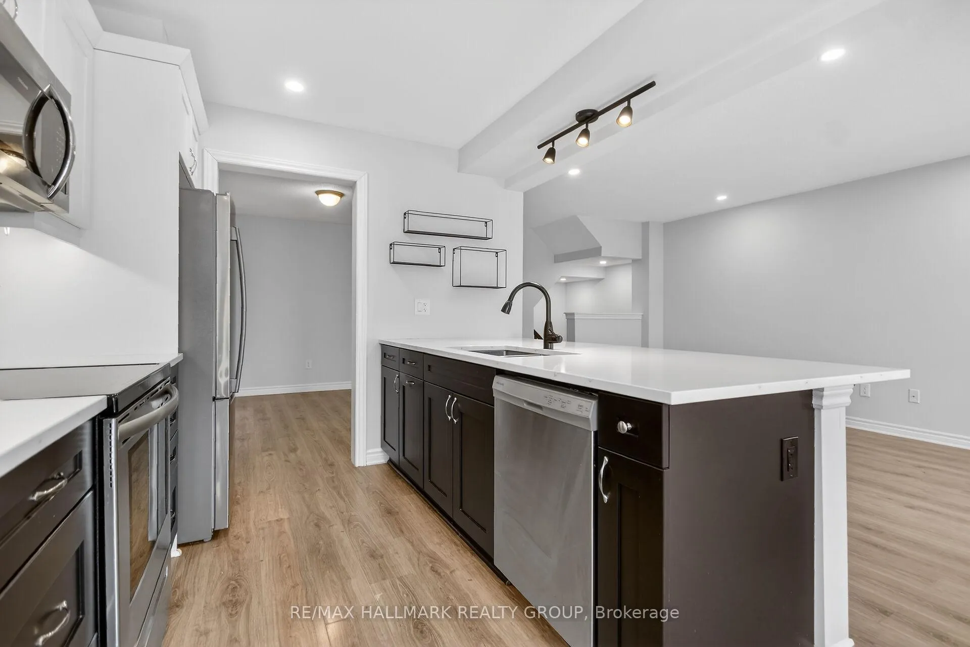 Photo 21 of 232 Clintonia Street, Ottawa, Kanata - Emerald Meadows/Trailwest — HOMEH