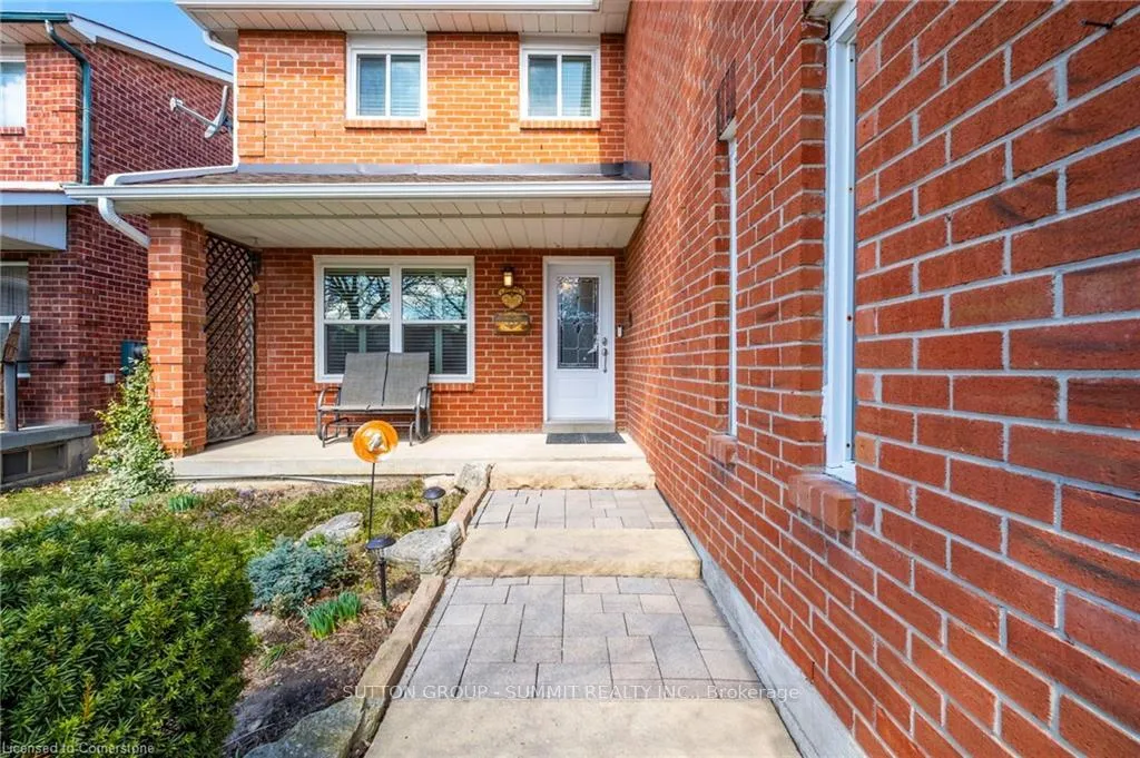 Photo 3 of 19 Berwick Avenue, Brampton, Heart Lake West — HOMEH