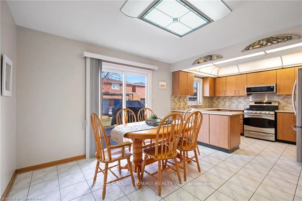 Photo 9 of 19 Berwick Avenue, Brampton, Heart Lake West — HOMEH