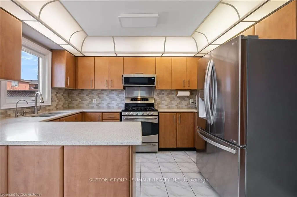Photo 12 of 19 Berwick Avenue, Brampton, Heart Lake West — HOMEH